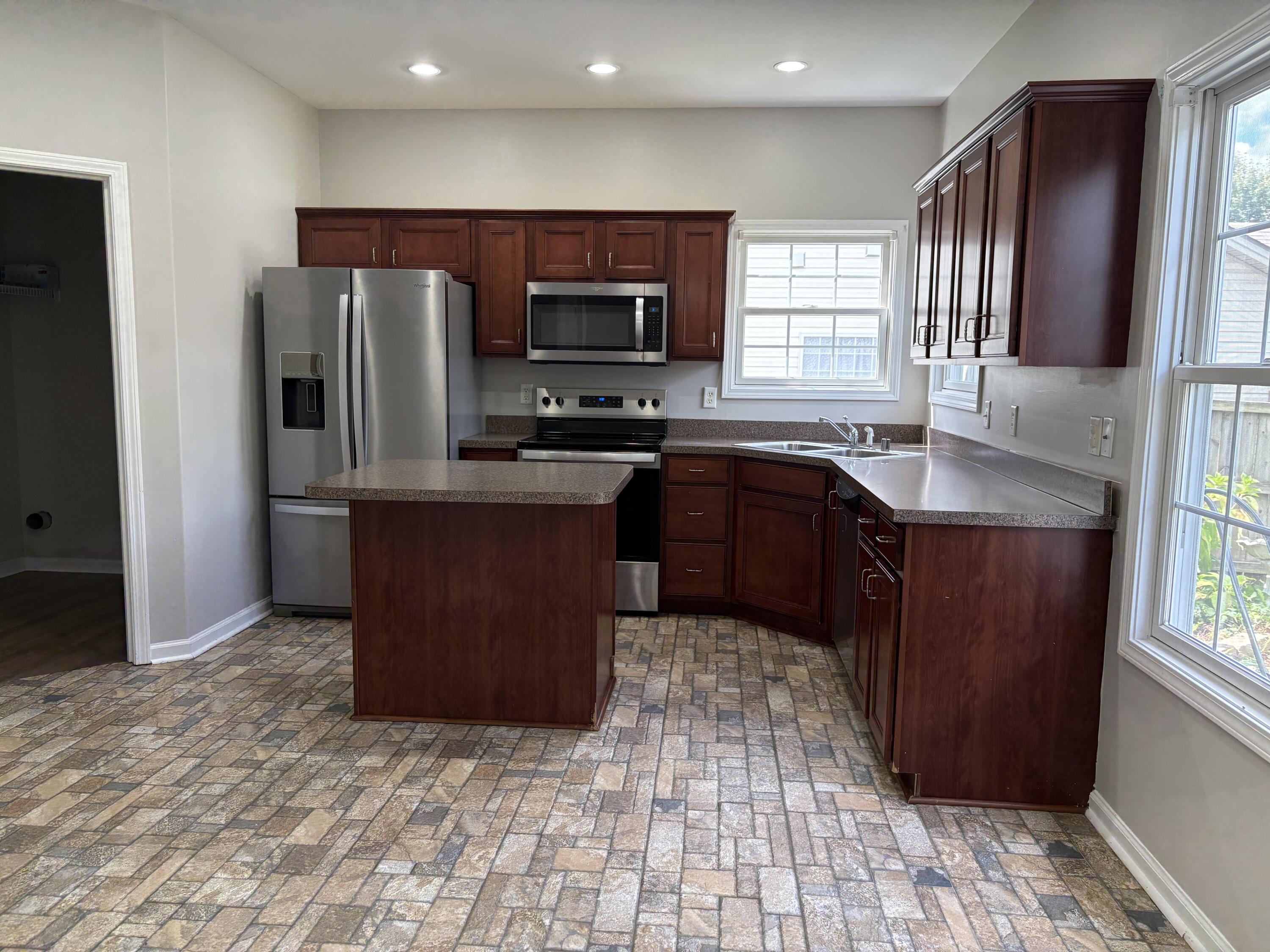 213 Skyline Drive Property Photo 9