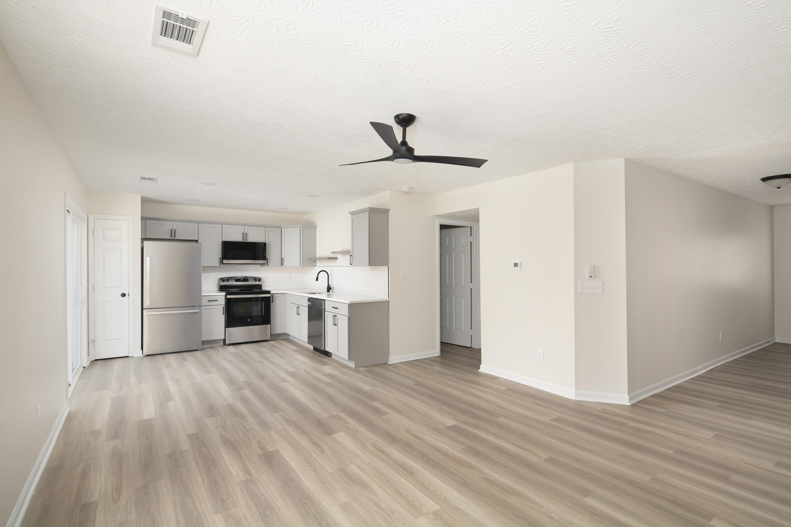 329 Shadow Glen Court Property Photo 5