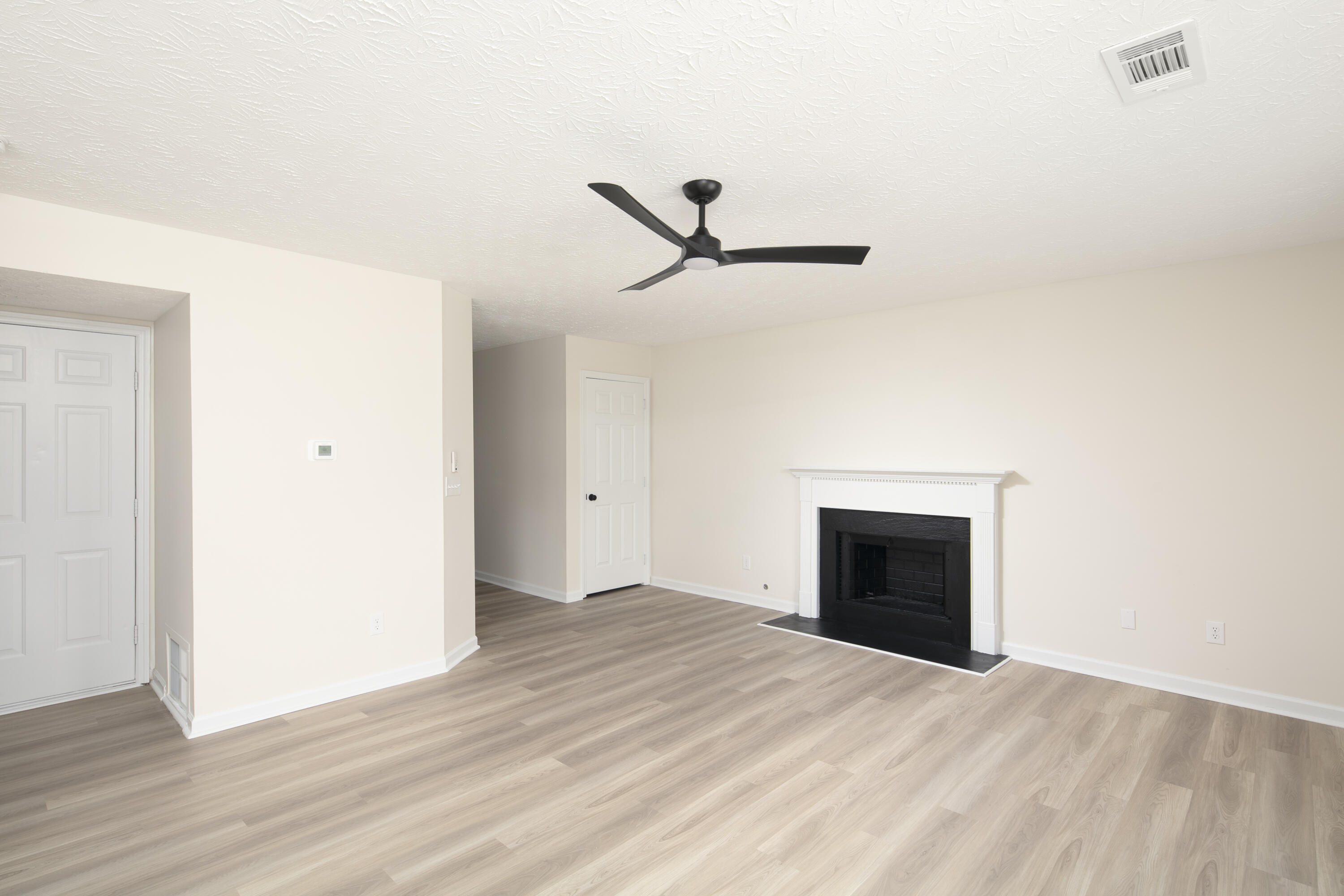 329 Shadow Glen Court Property Photo 6