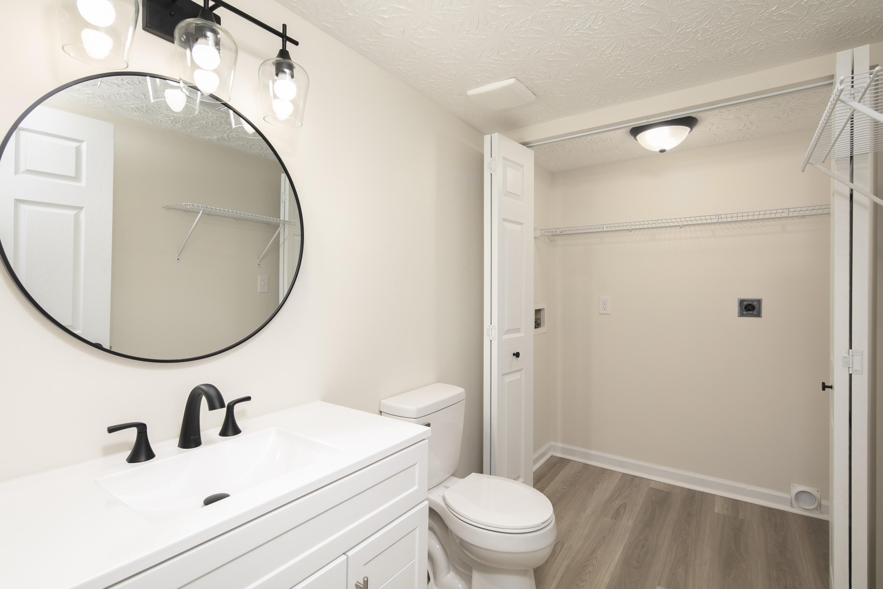 329 Shadow Glen Court Property Photo 9