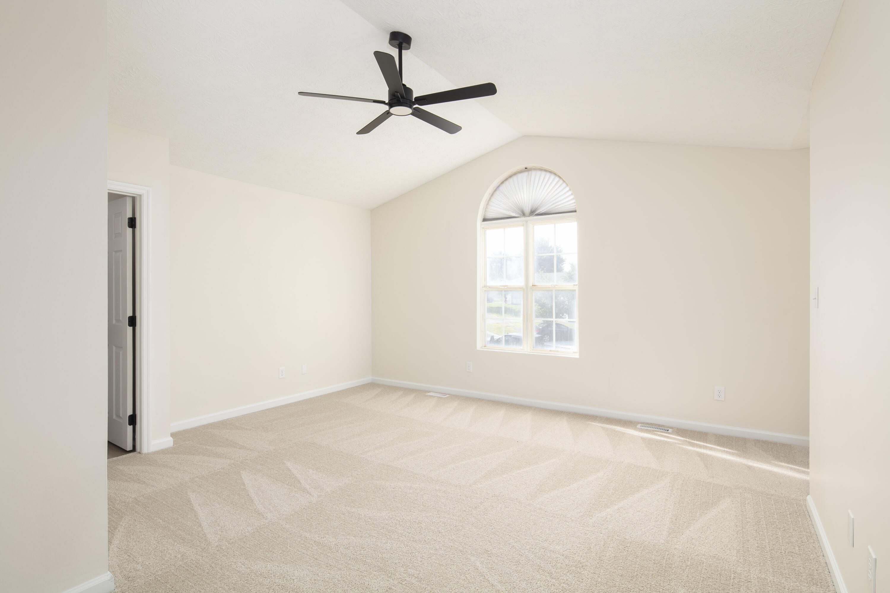 329 Shadow Glen Court Property Photo 13