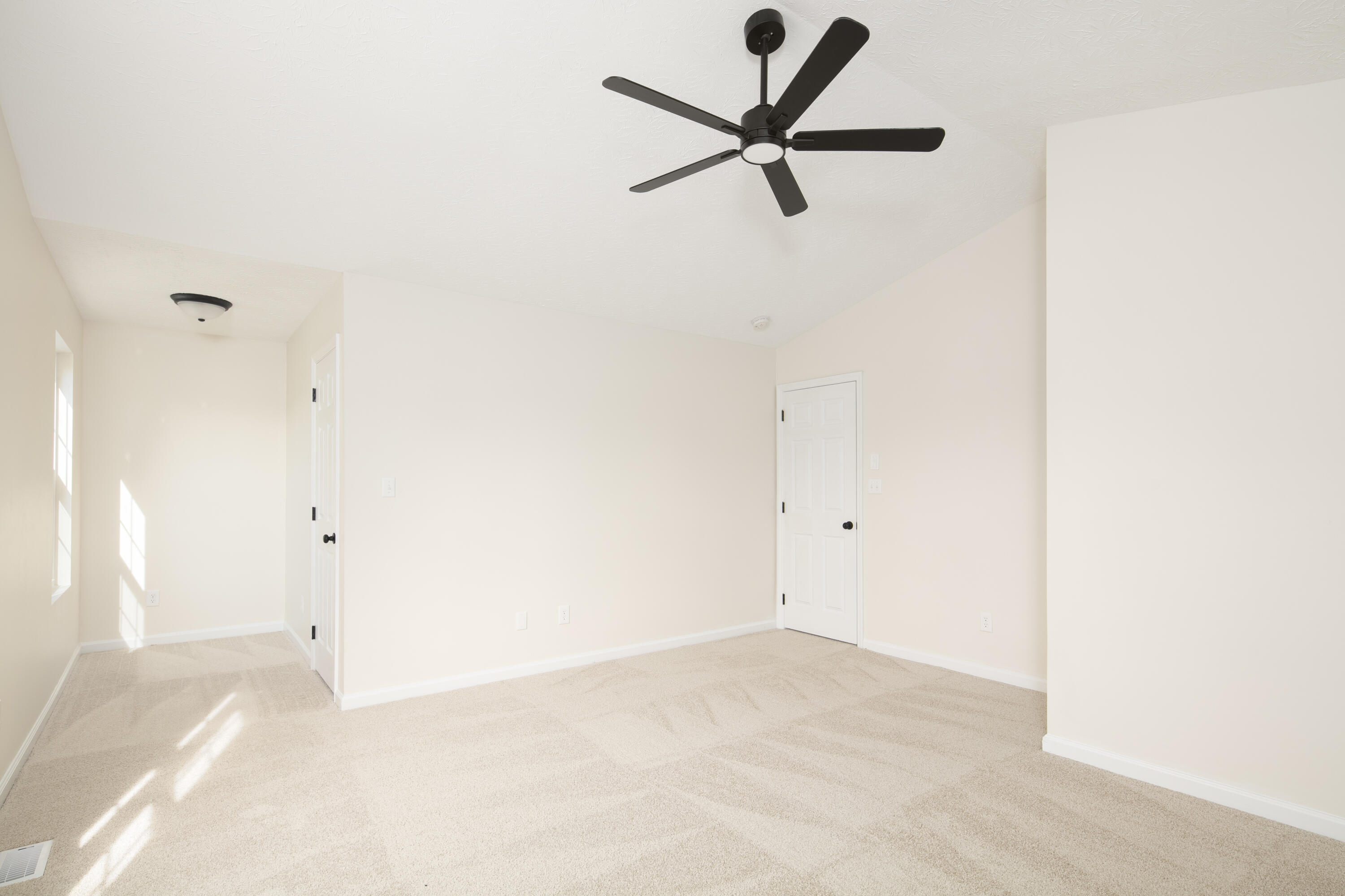 329 Shadow Glen Court Property Photo 14