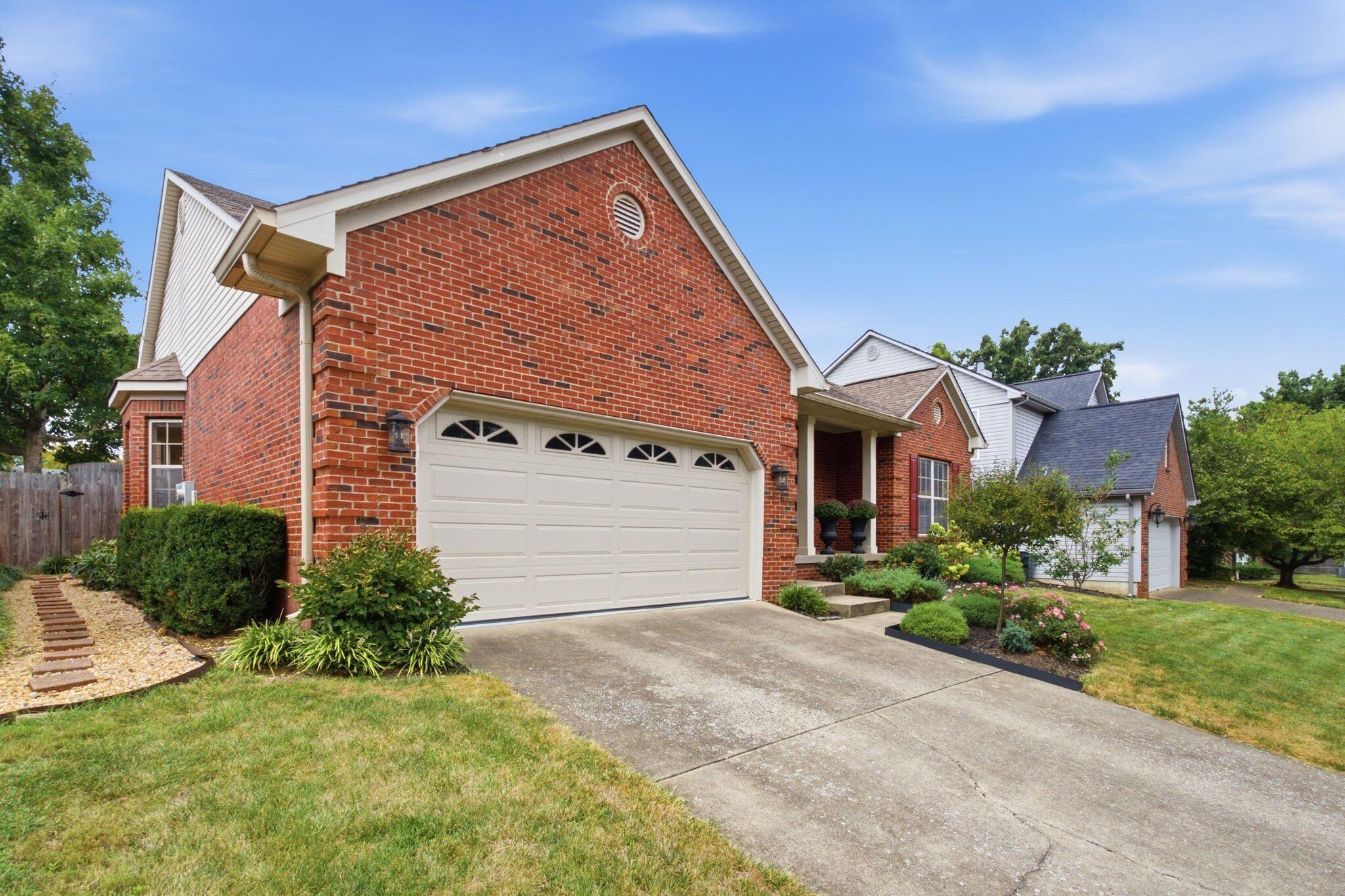 1761 Headley Green Property Photo 3