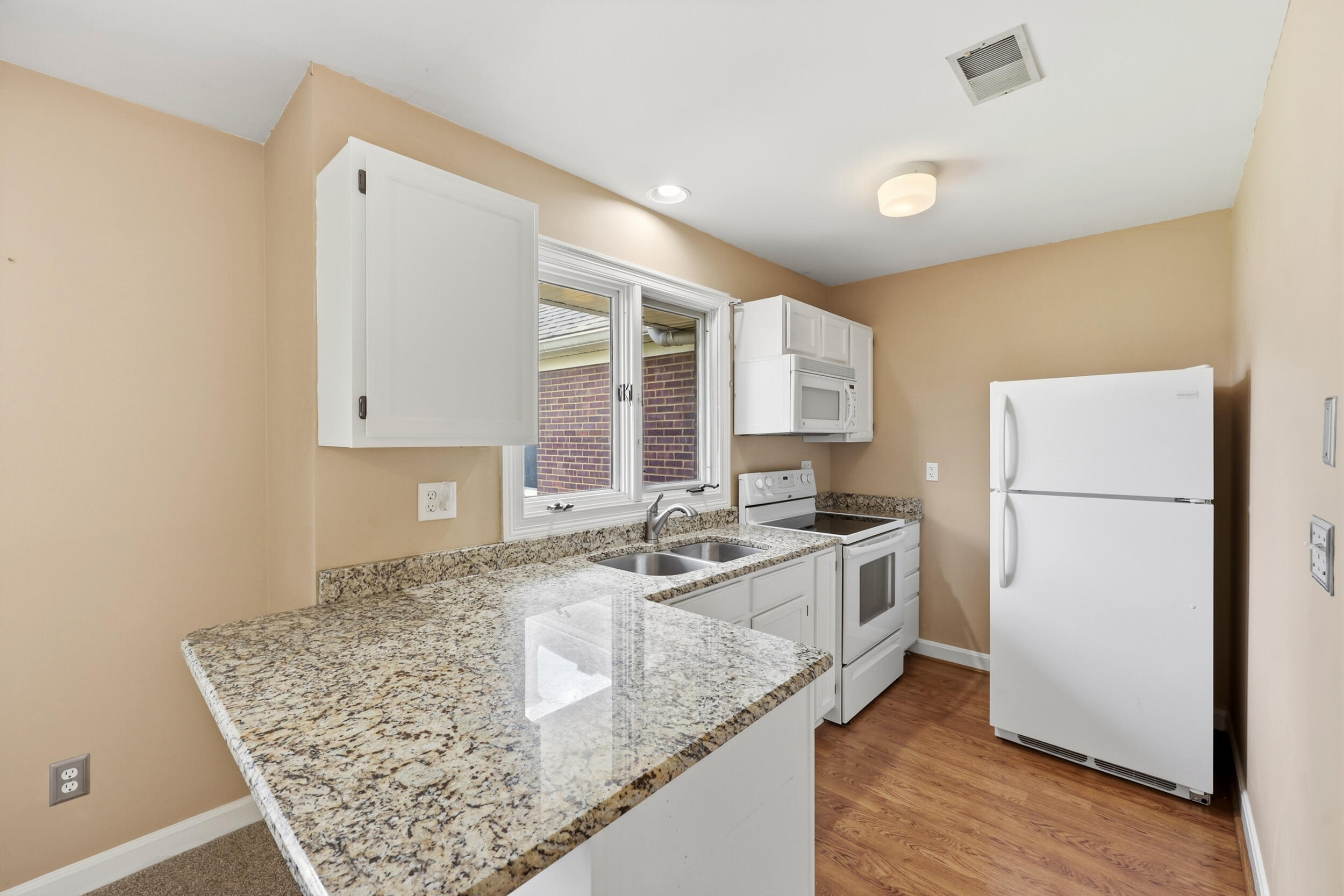3501 Westmont Circle Property Photo 15