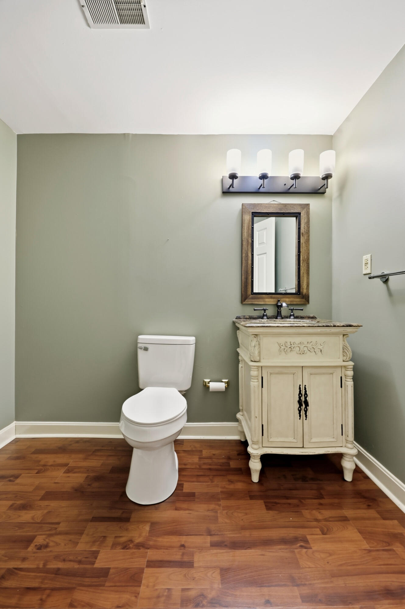 3501 Westmont Circle Property Photo 28