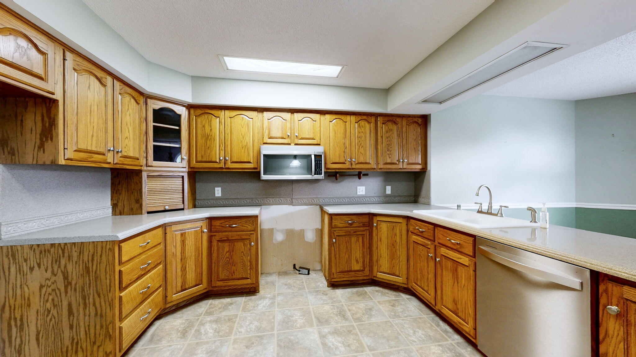 2131 Southwest Drive Property Photo 7