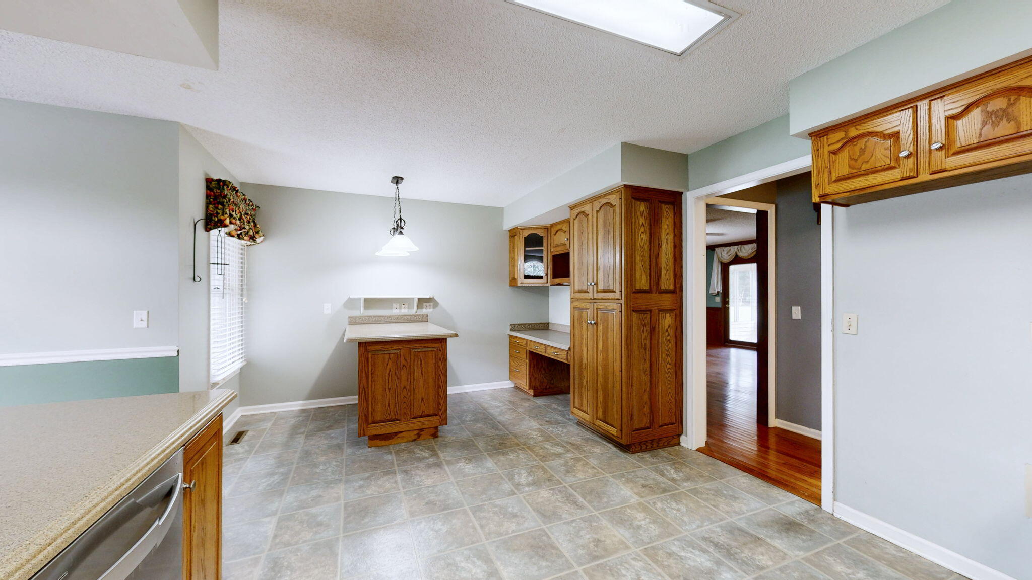 2131 Southwest Drive Property Photo 9