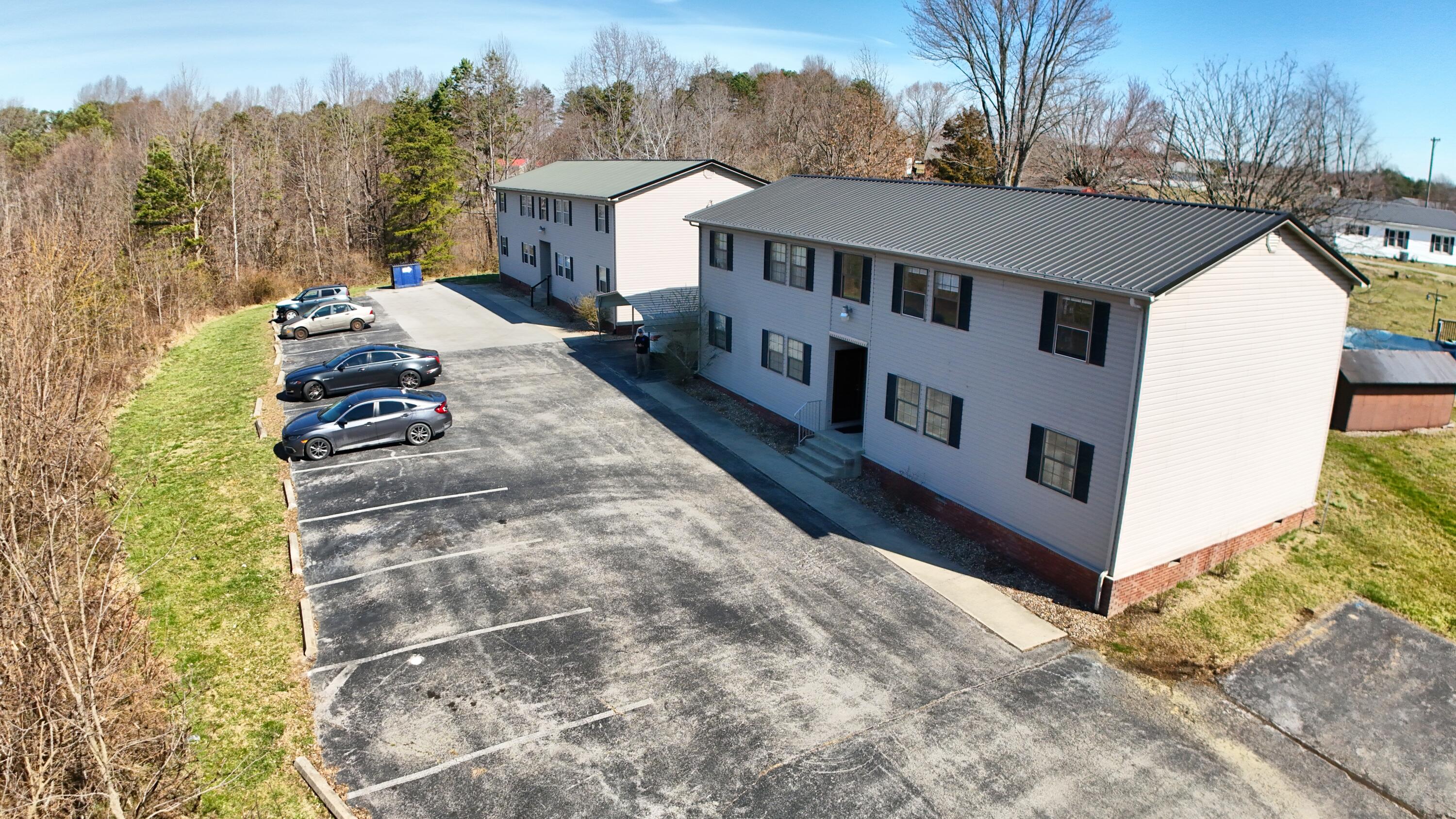 448 N Hills Road Property Photo 3