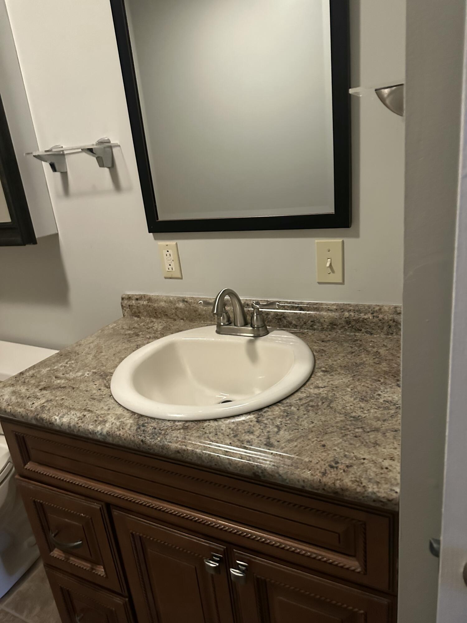 448 N Hills Road Property Photo 15