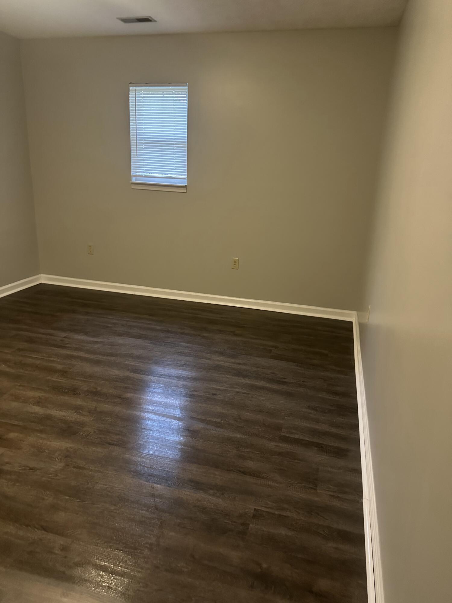 448 N Hills Road Property Photo 19