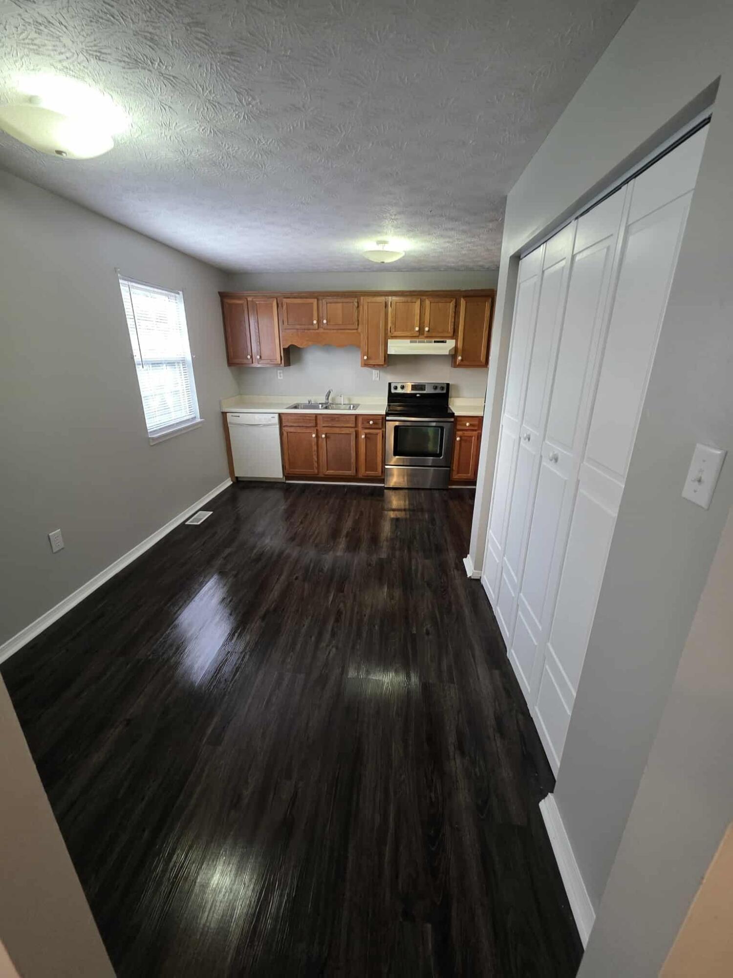 448 N Hills Road Property Photo 23