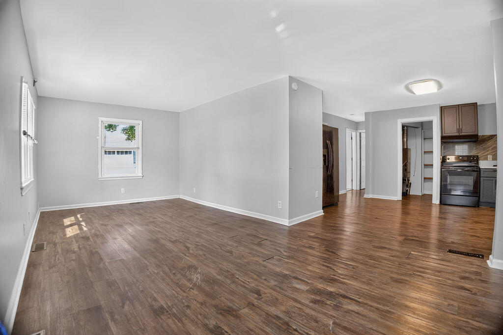 107 Berry Avenue Property Photo 2