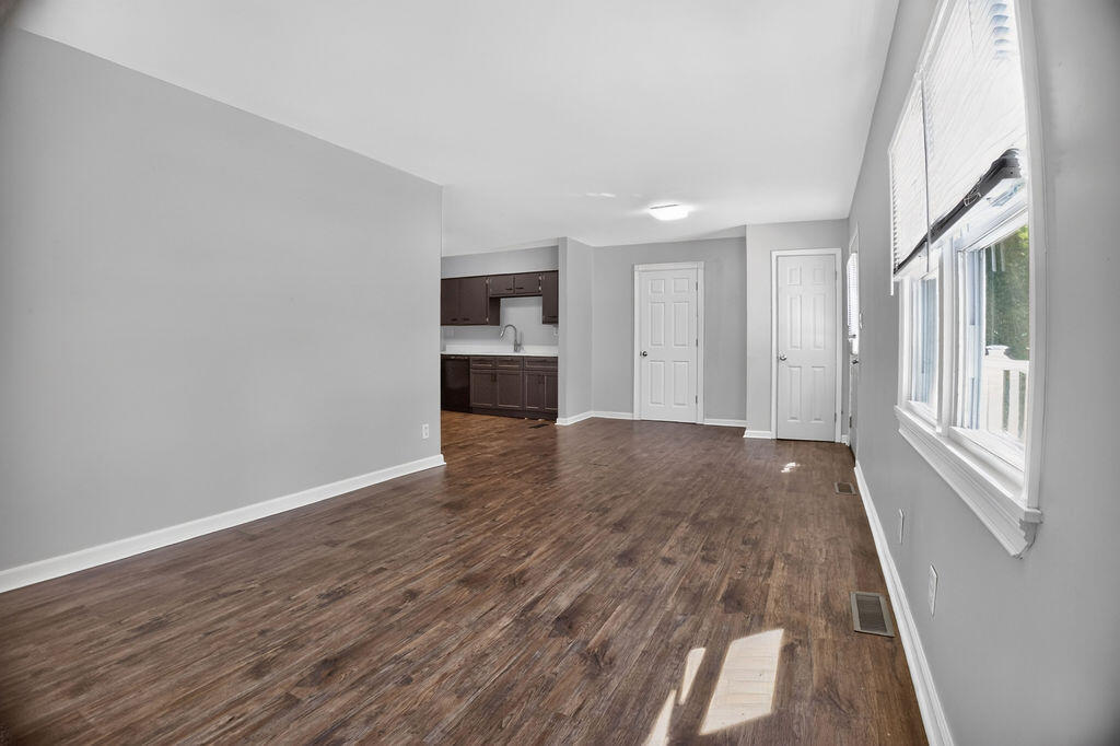 107 Berry Avenue Property Photo 4