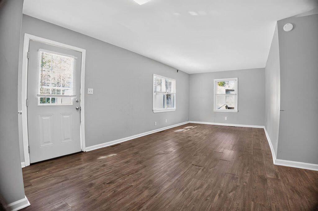 107 Berry Avenue Property Photo 5
