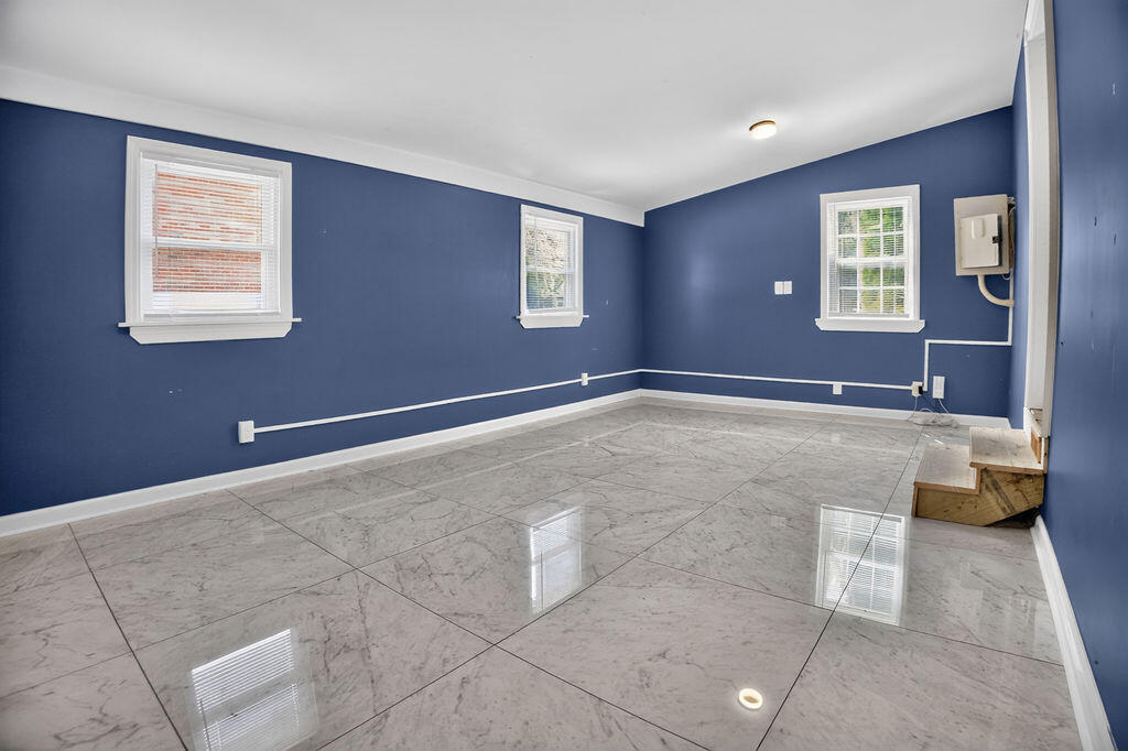 107 Berry Avenue Property Photo 13