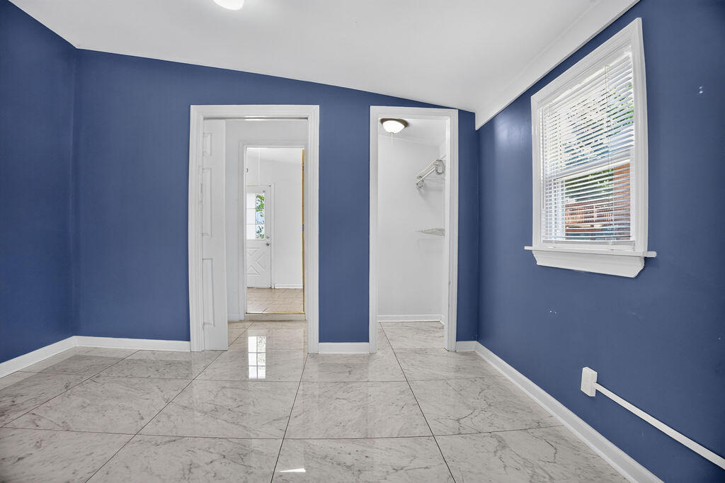 107 Berry Avenue Property Photo 15