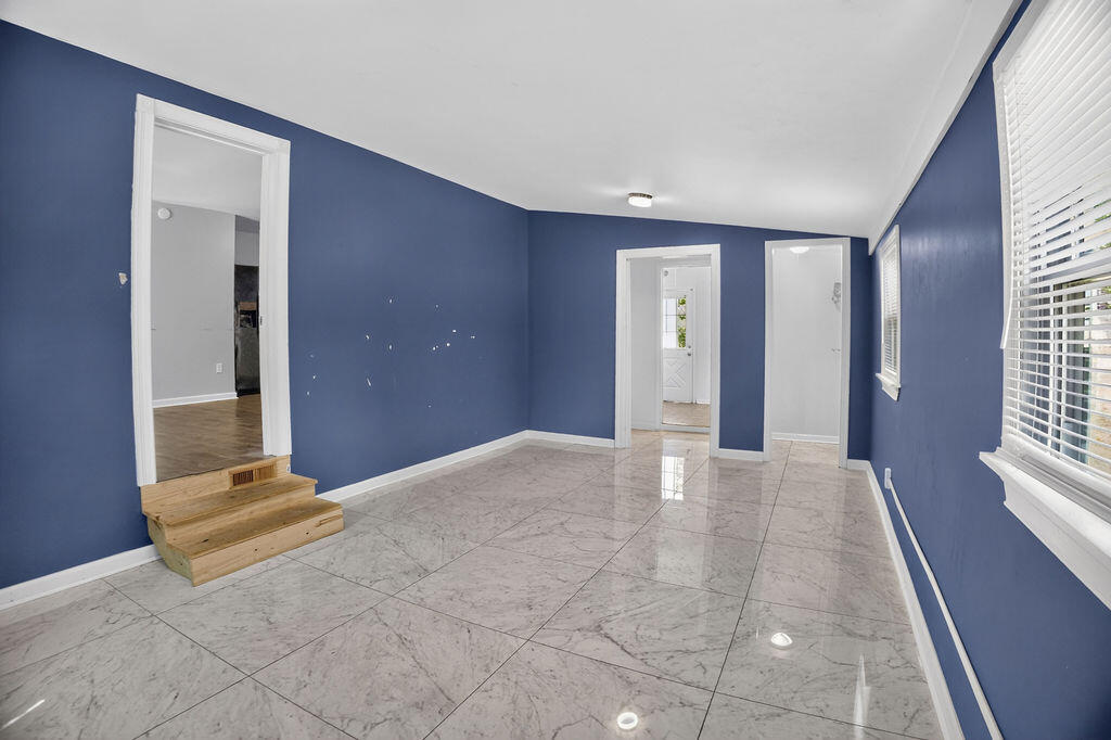 107 Berry Avenue Property Photo 16