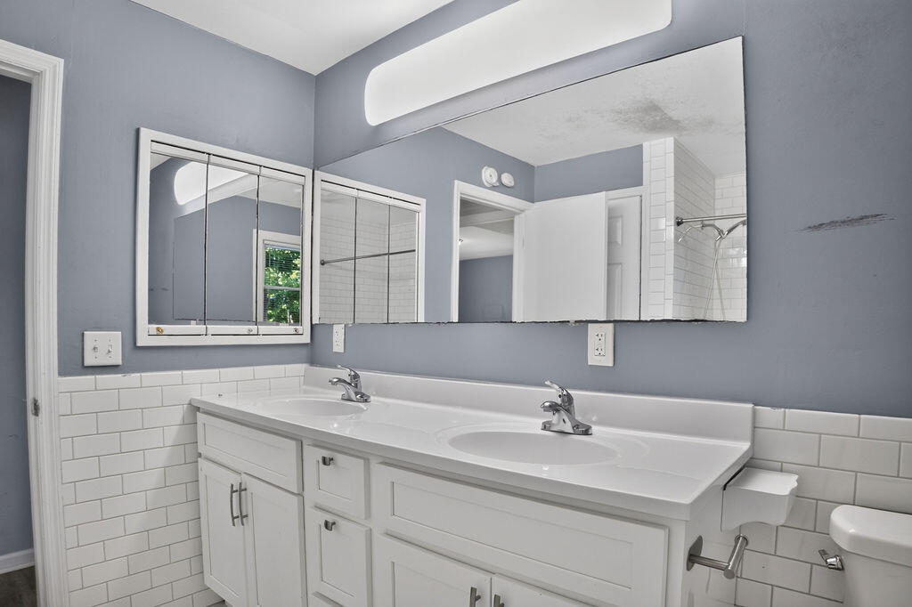 107 Berry Avenue Property Photo 18
