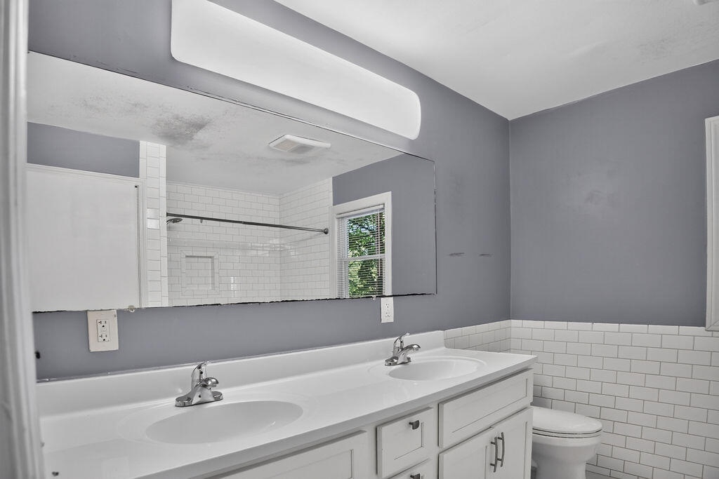107 Berry Avenue Property Photo 19
