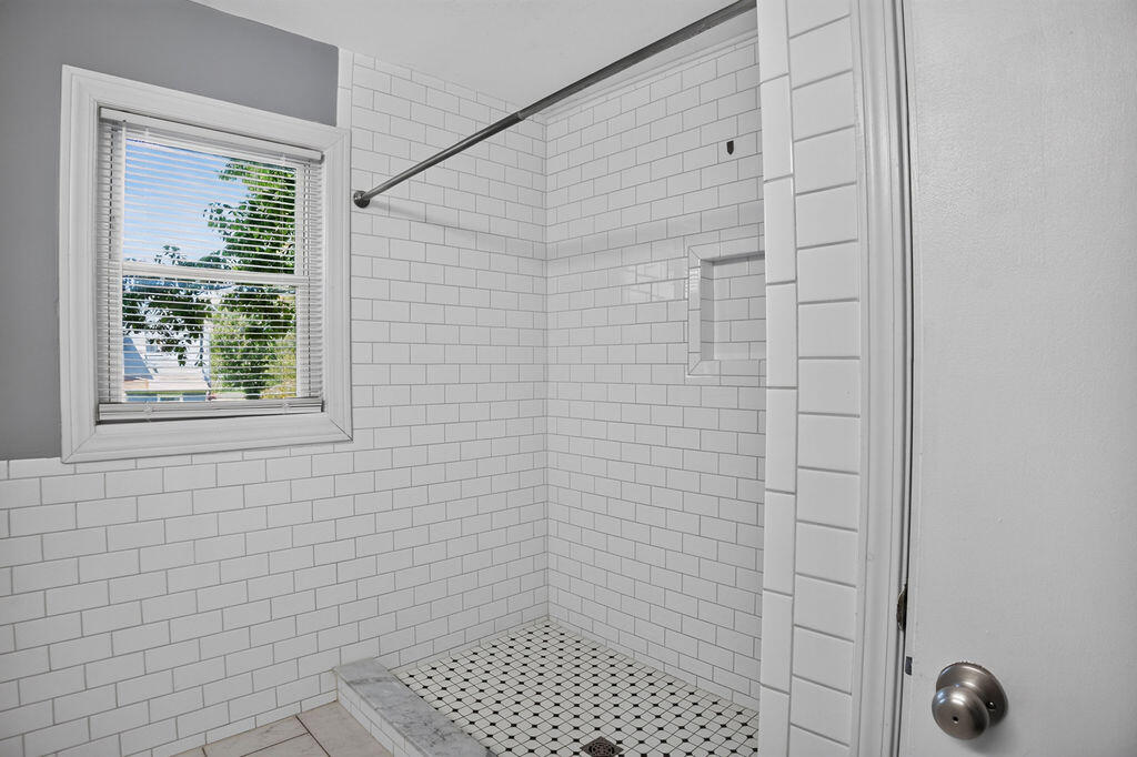 107 Berry Avenue Property Photo 20