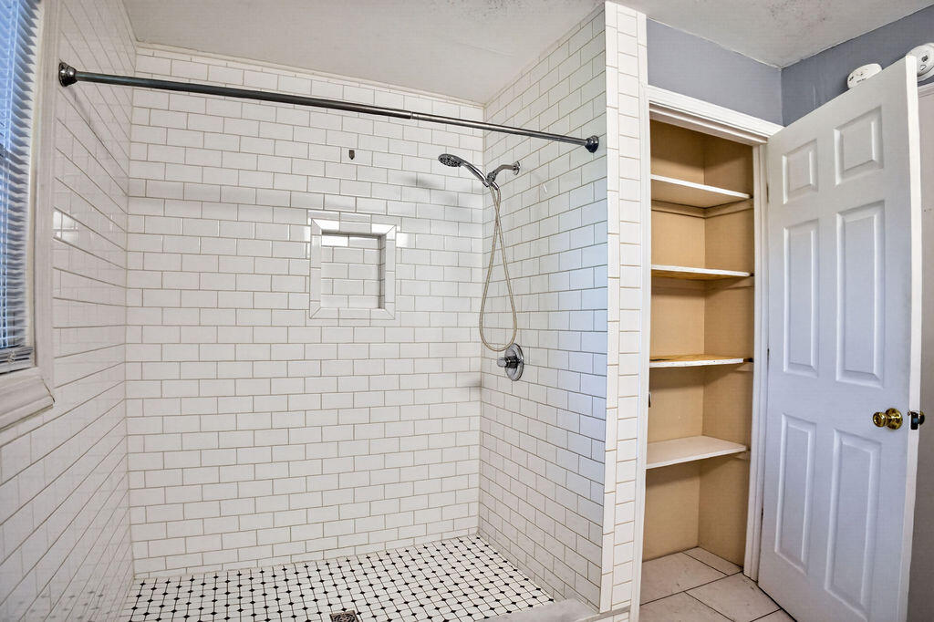 107 Berry Avenue Property Photo 21