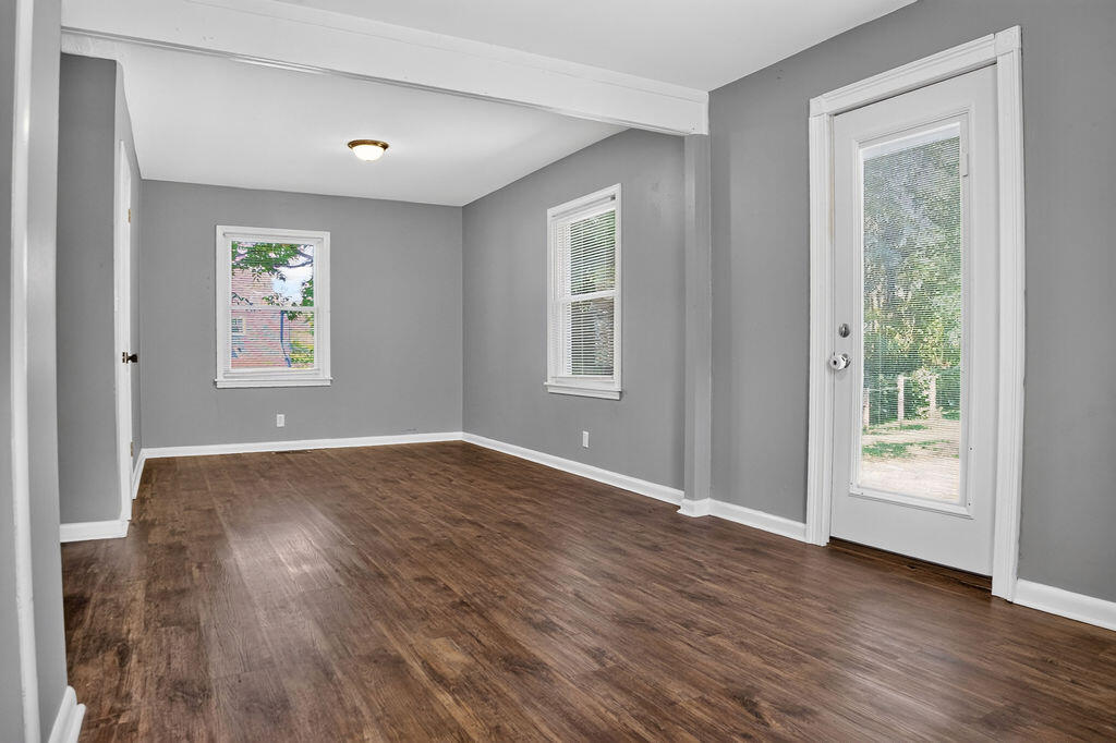 107 Berry Avenue Property Photo 22