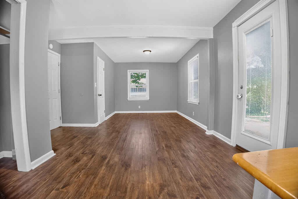 107 Berry Avenue Property Photo 24