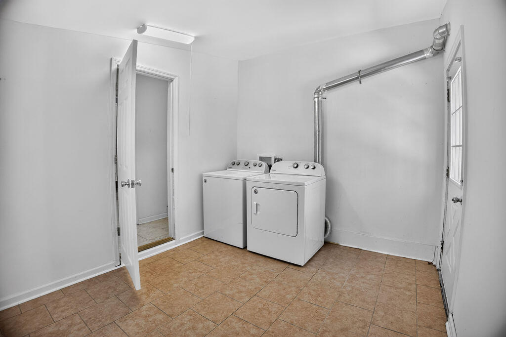 107 Berry Avenue Property Photo 28