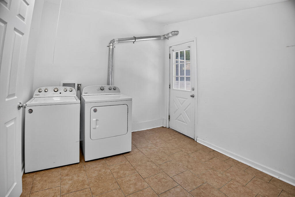 107 Berry Avenue Property Photo 29