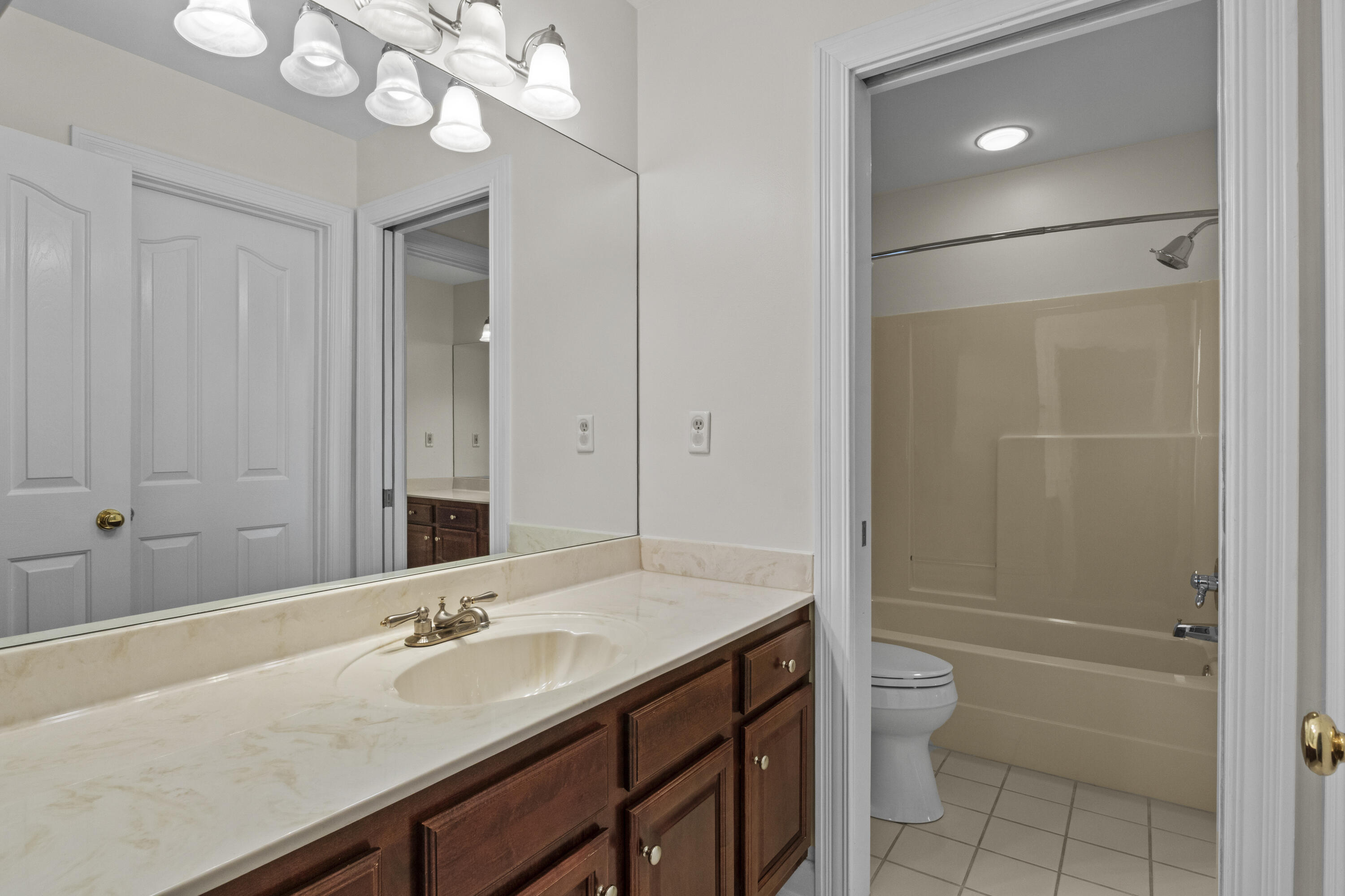 3120 Grantham Way Property Photo 32