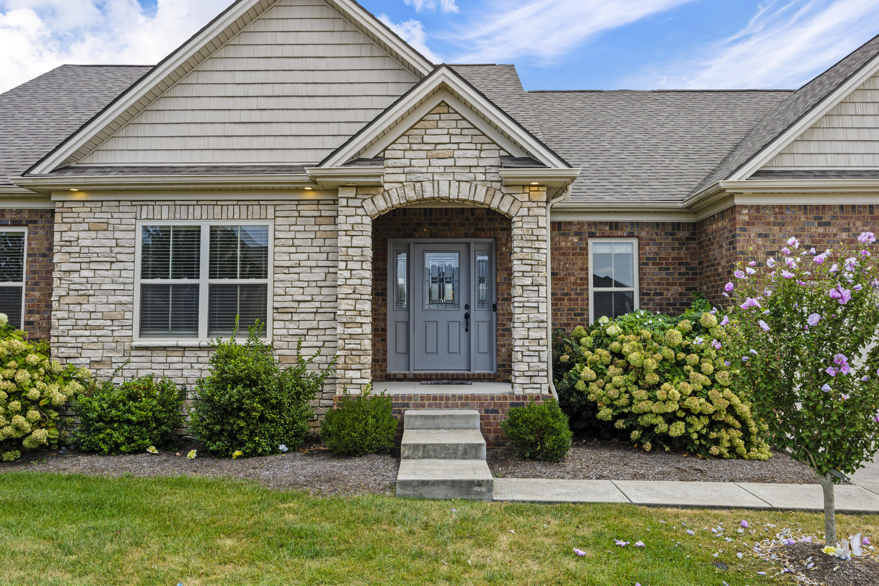 121 Sunningdale Drive Property Photo 3