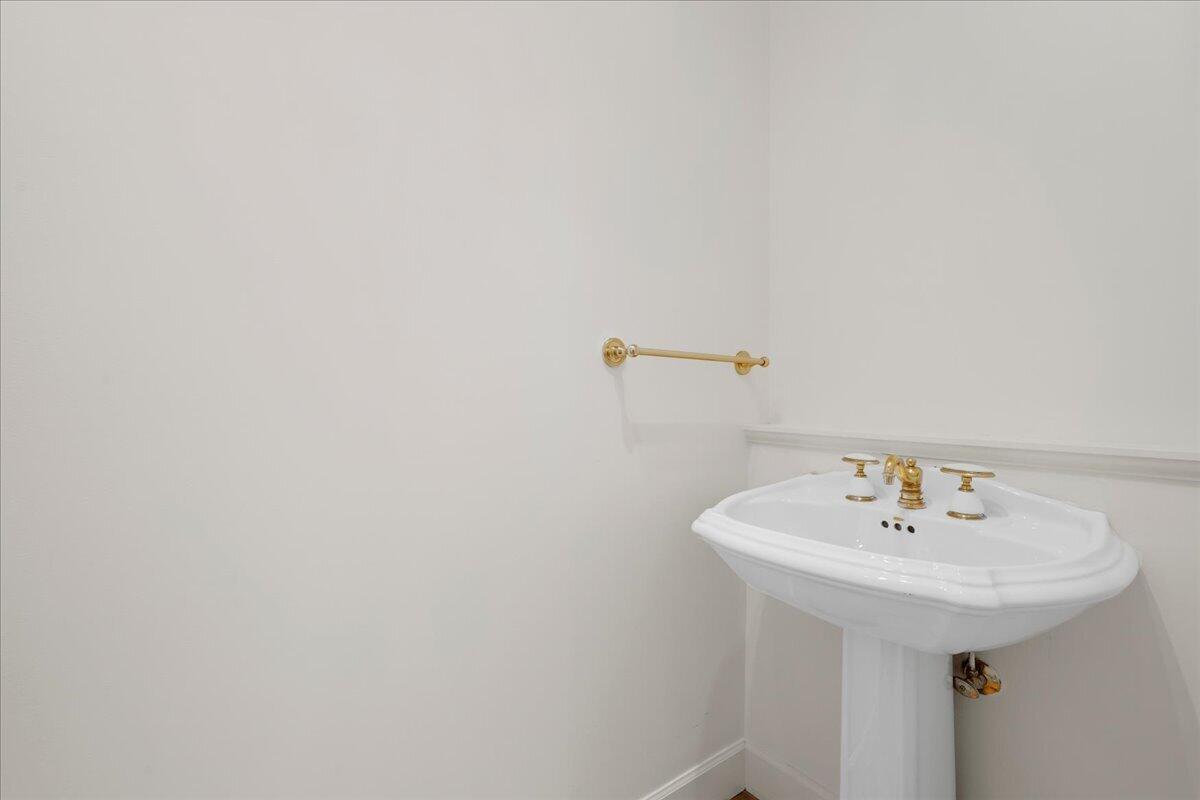 7933 Old Richmond Road Property Photo 15