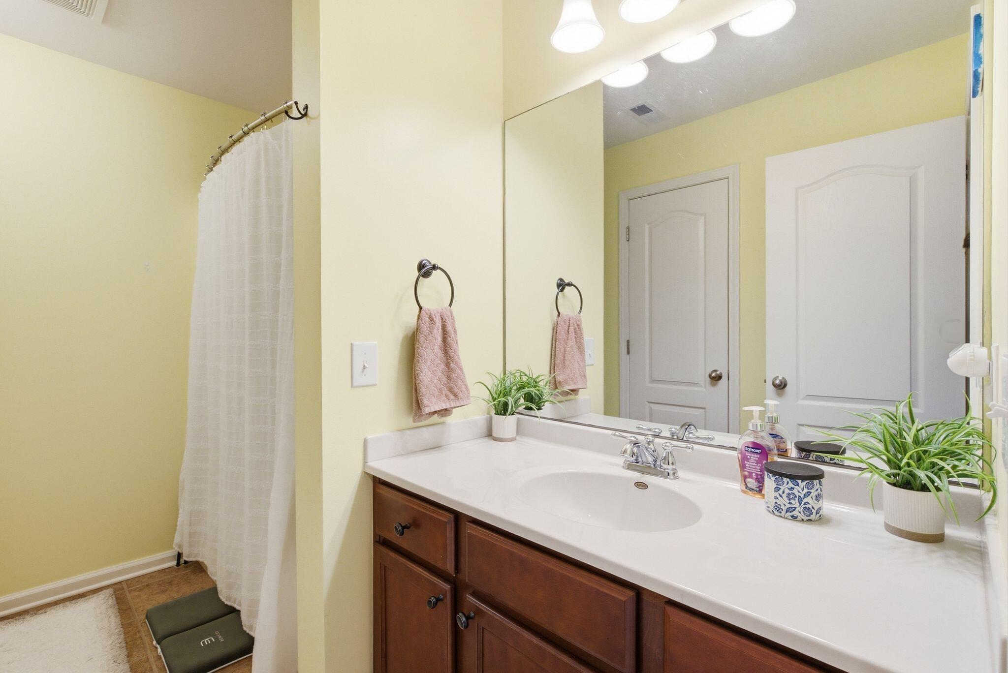 105 Bueno Crossing Property Photo 30