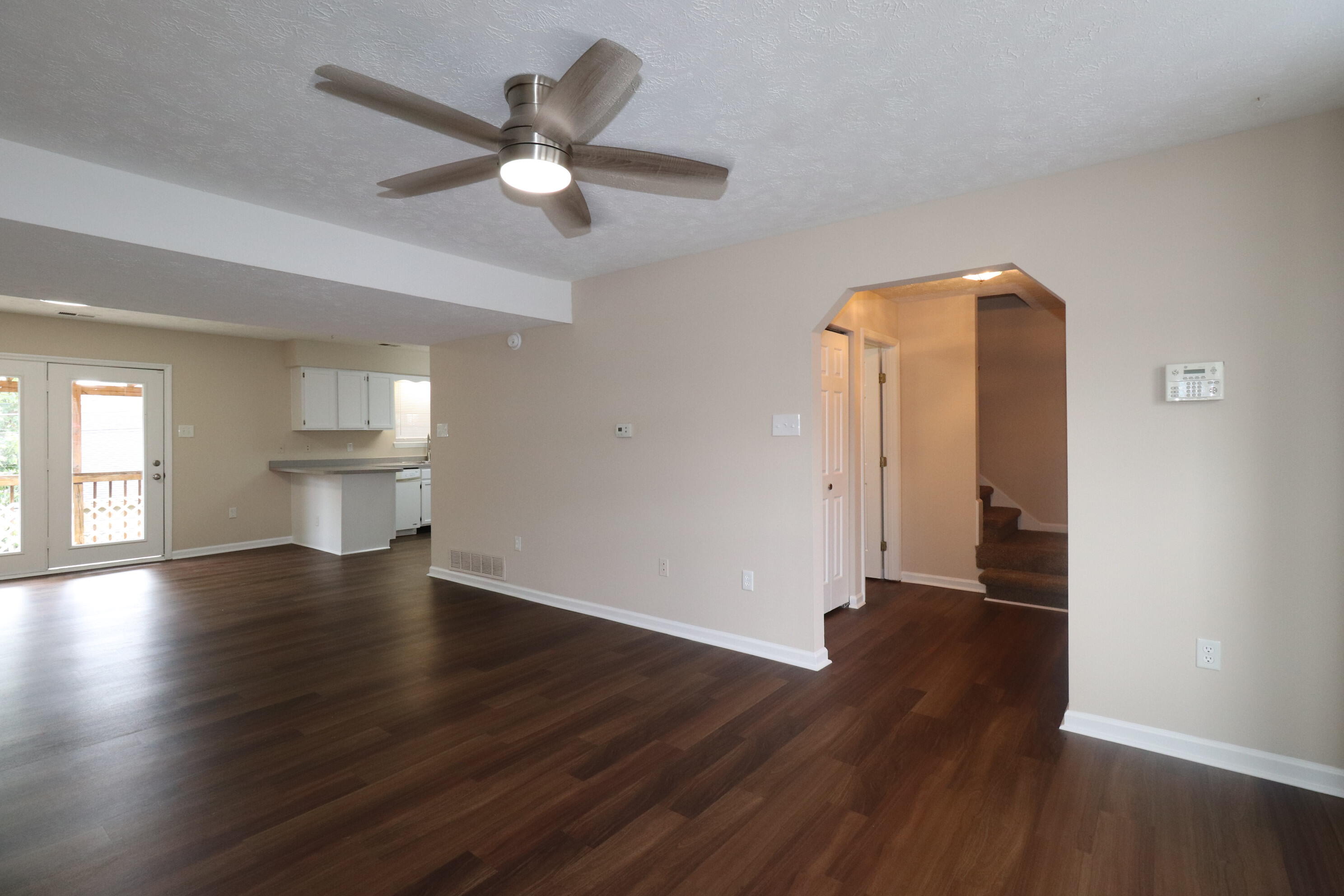 303 Anthony Drive Property Photo 4