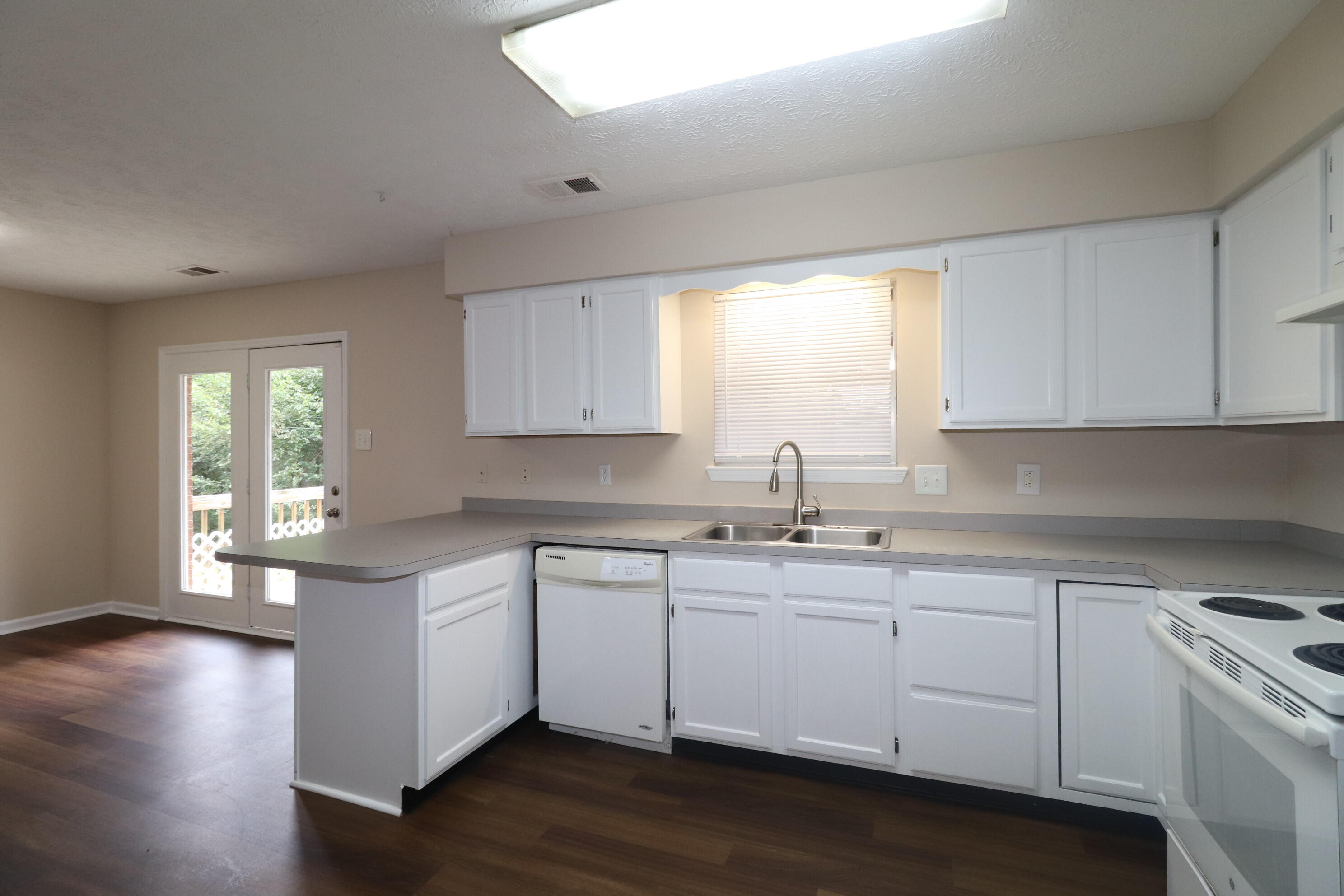 303 Anthony Drive Property Photo 8