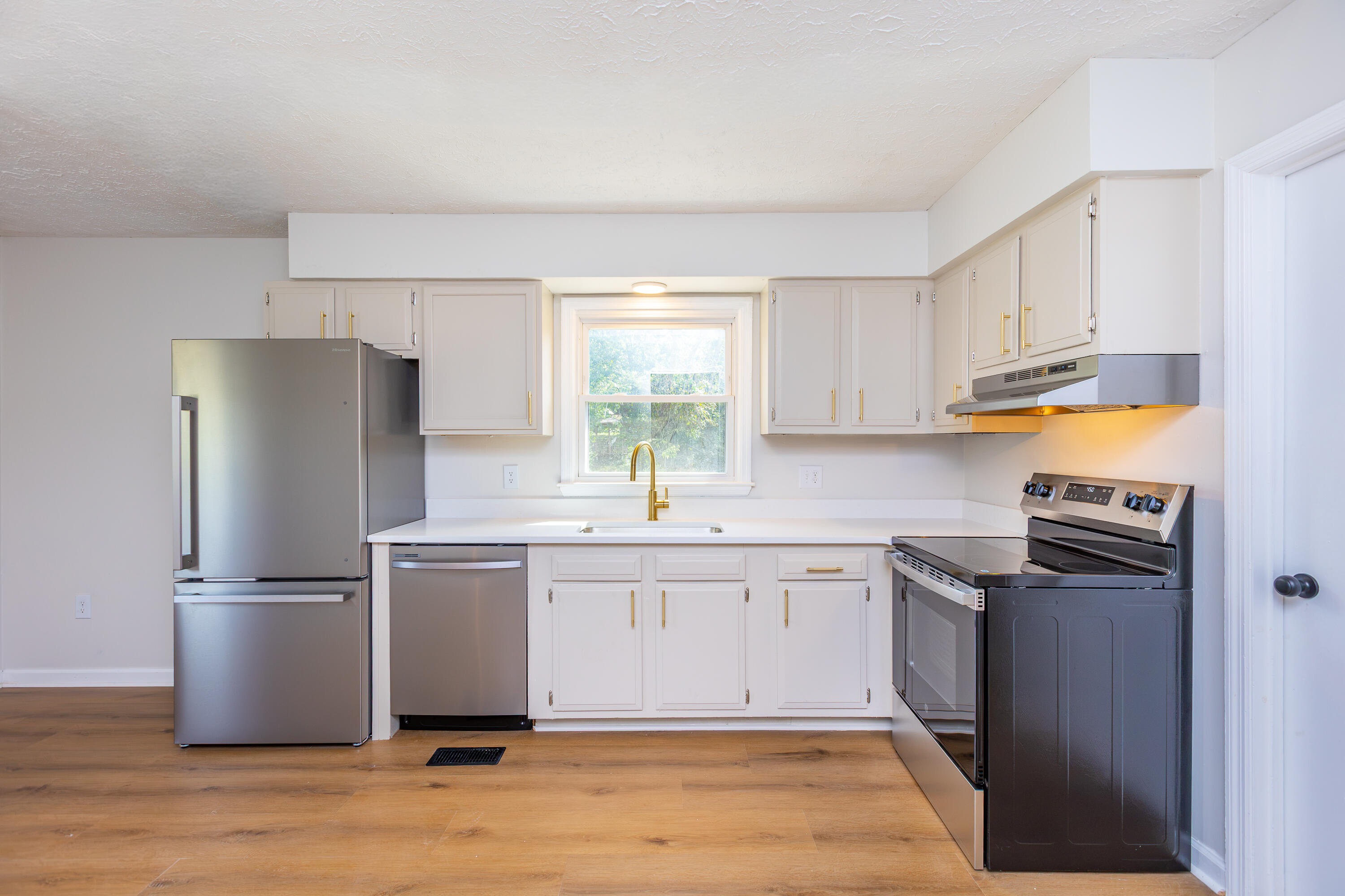 200 Brooks Road Property Photo 8