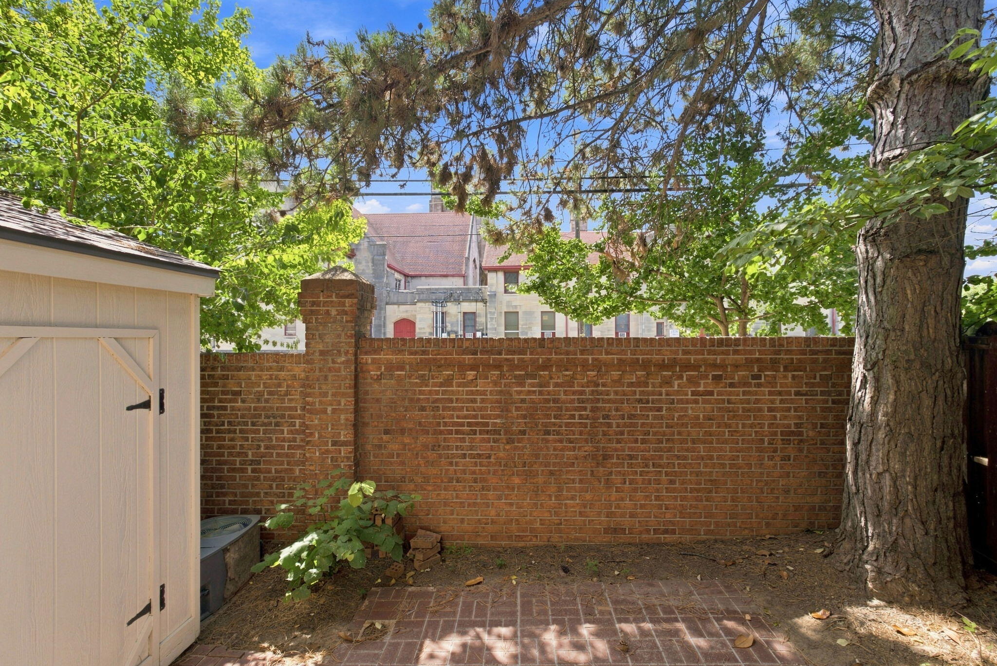 541 W Short Street 3 Property Photo 28