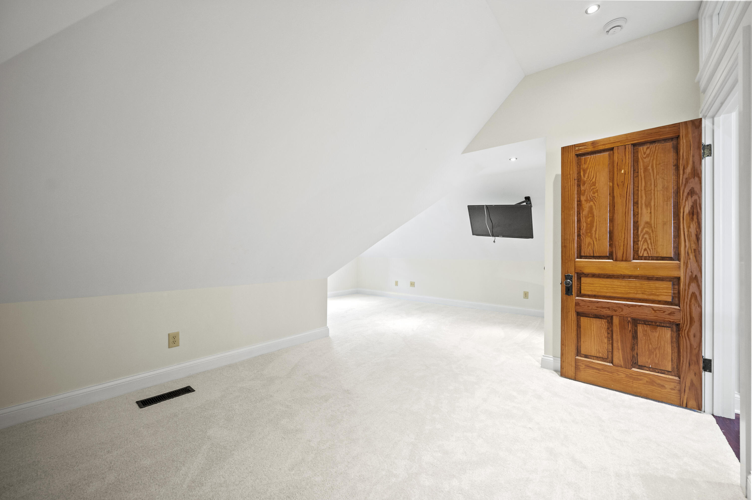 505 Russell Avenue Property Photo 28
