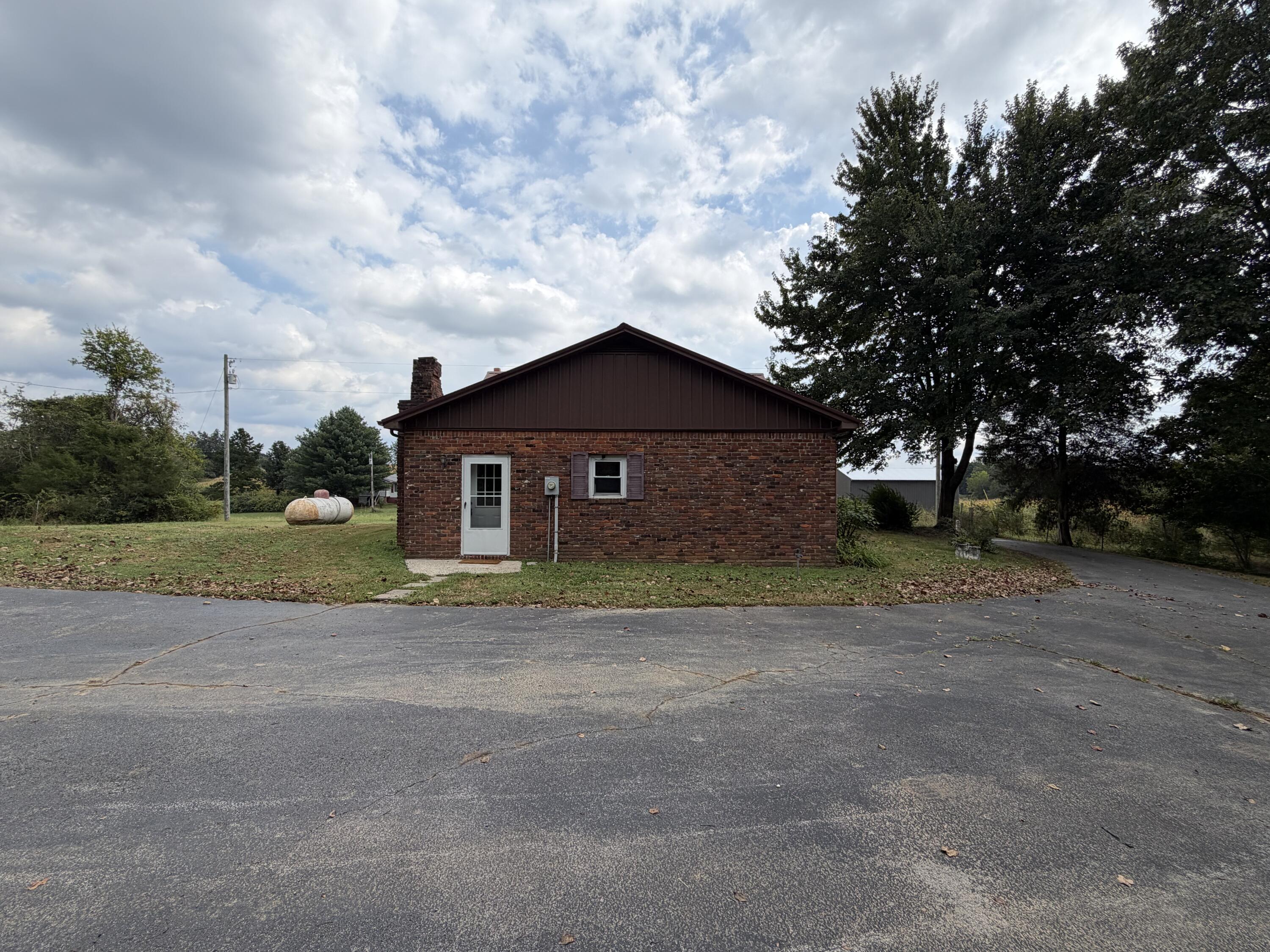 1050 Old Madisonville Road Property Photo 15