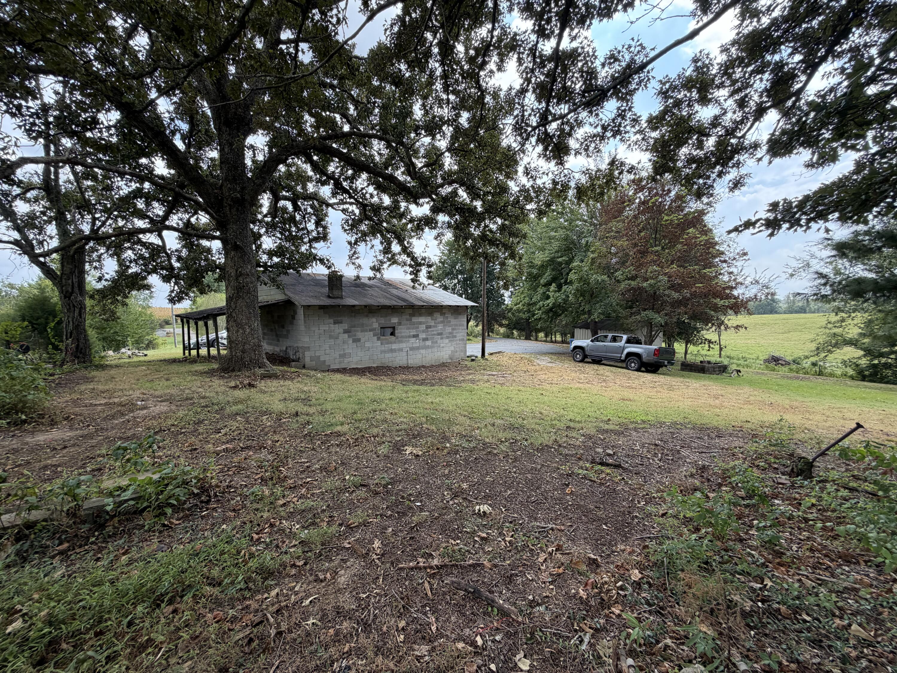 1050 Old Madisonville Road Property Photo 17