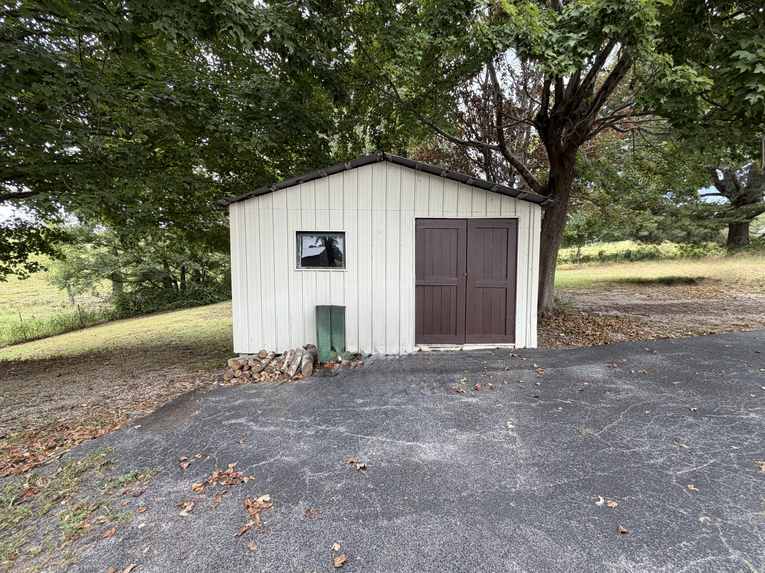 1050 Old Madisonville Road Property Photo 19