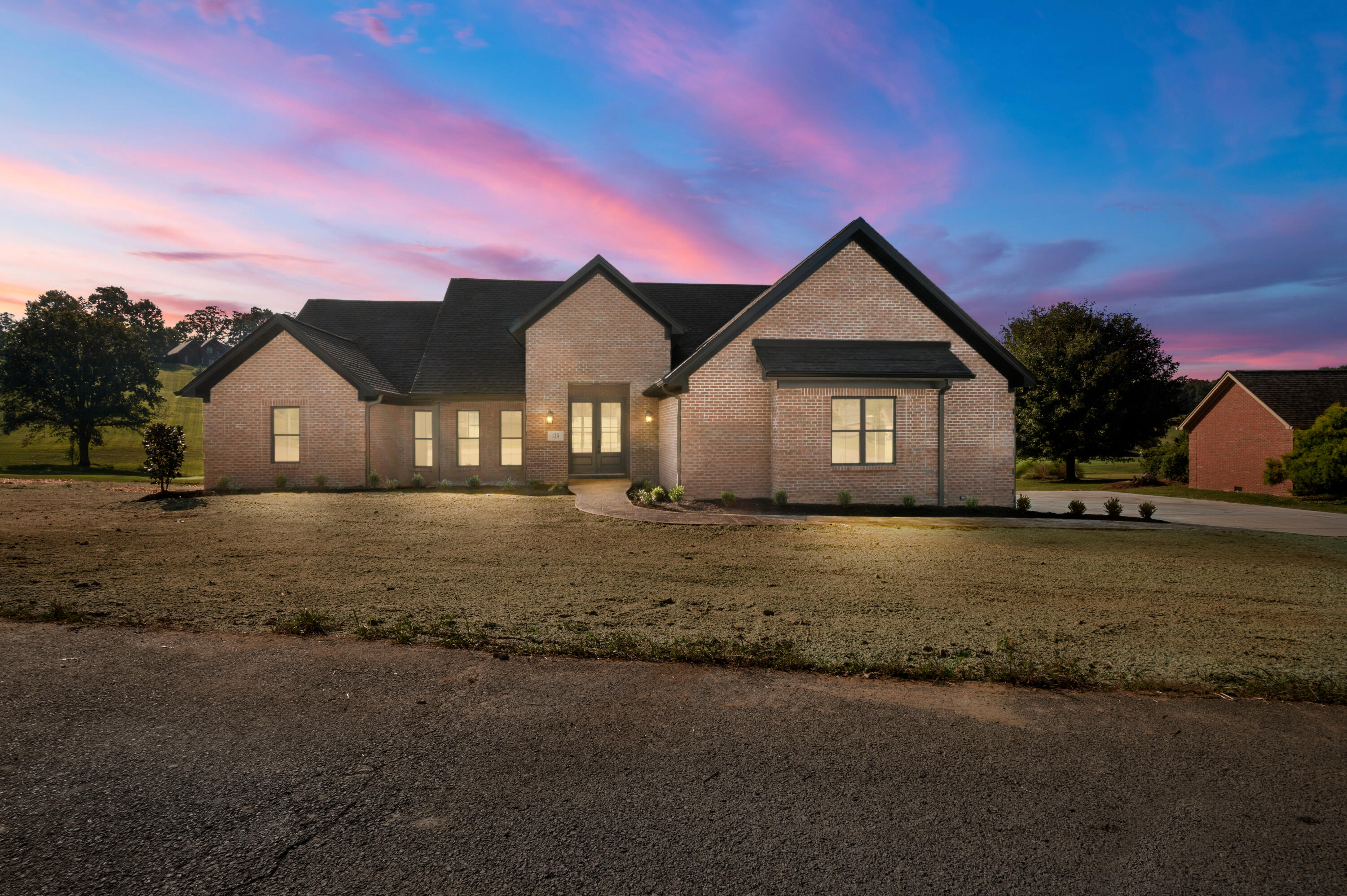 129 Pin Oak Trail Property Photo 1