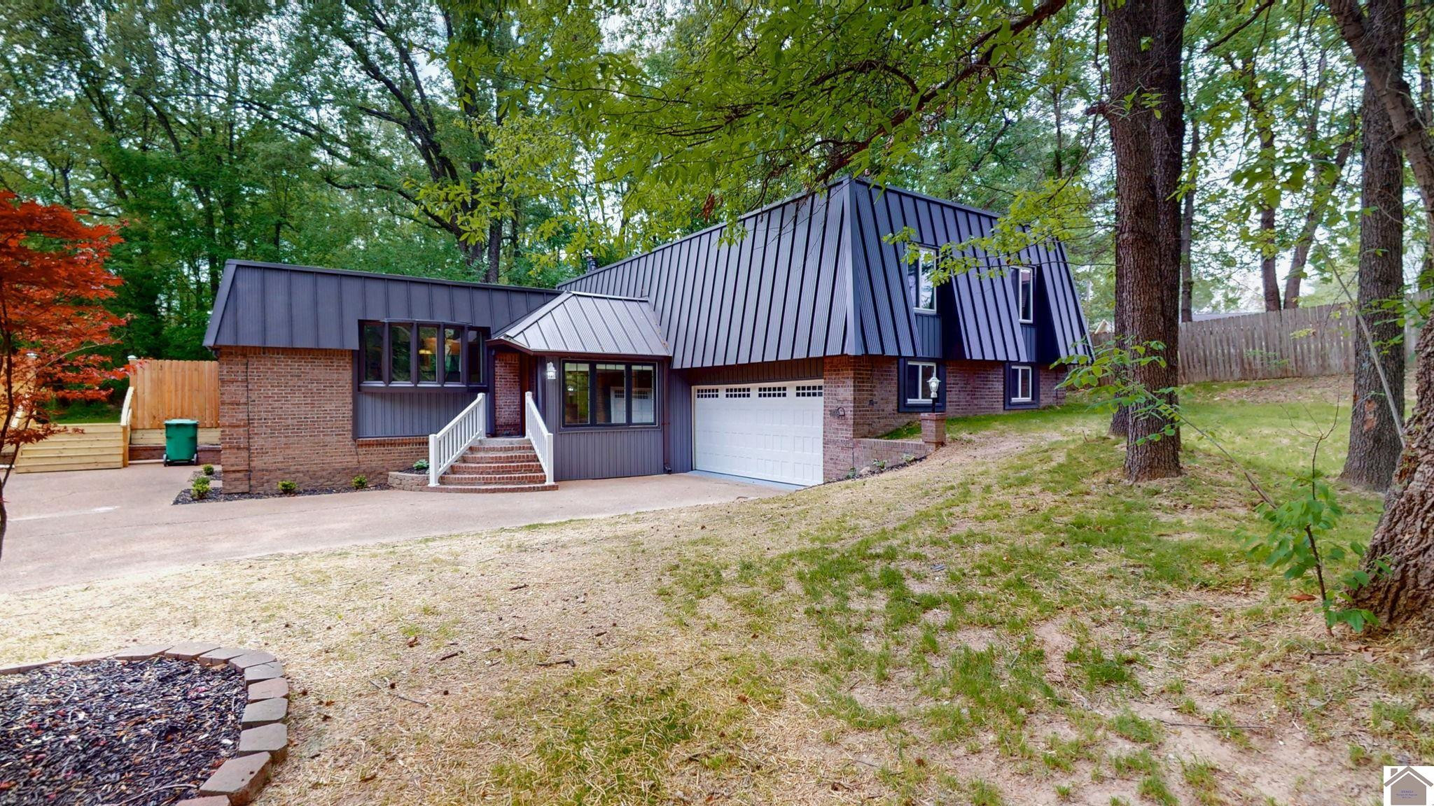 130 Garland Drive Property Photo 1