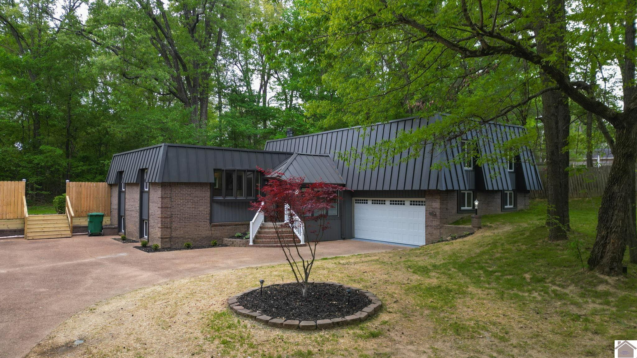 130 Garland Drive Property Photo 3