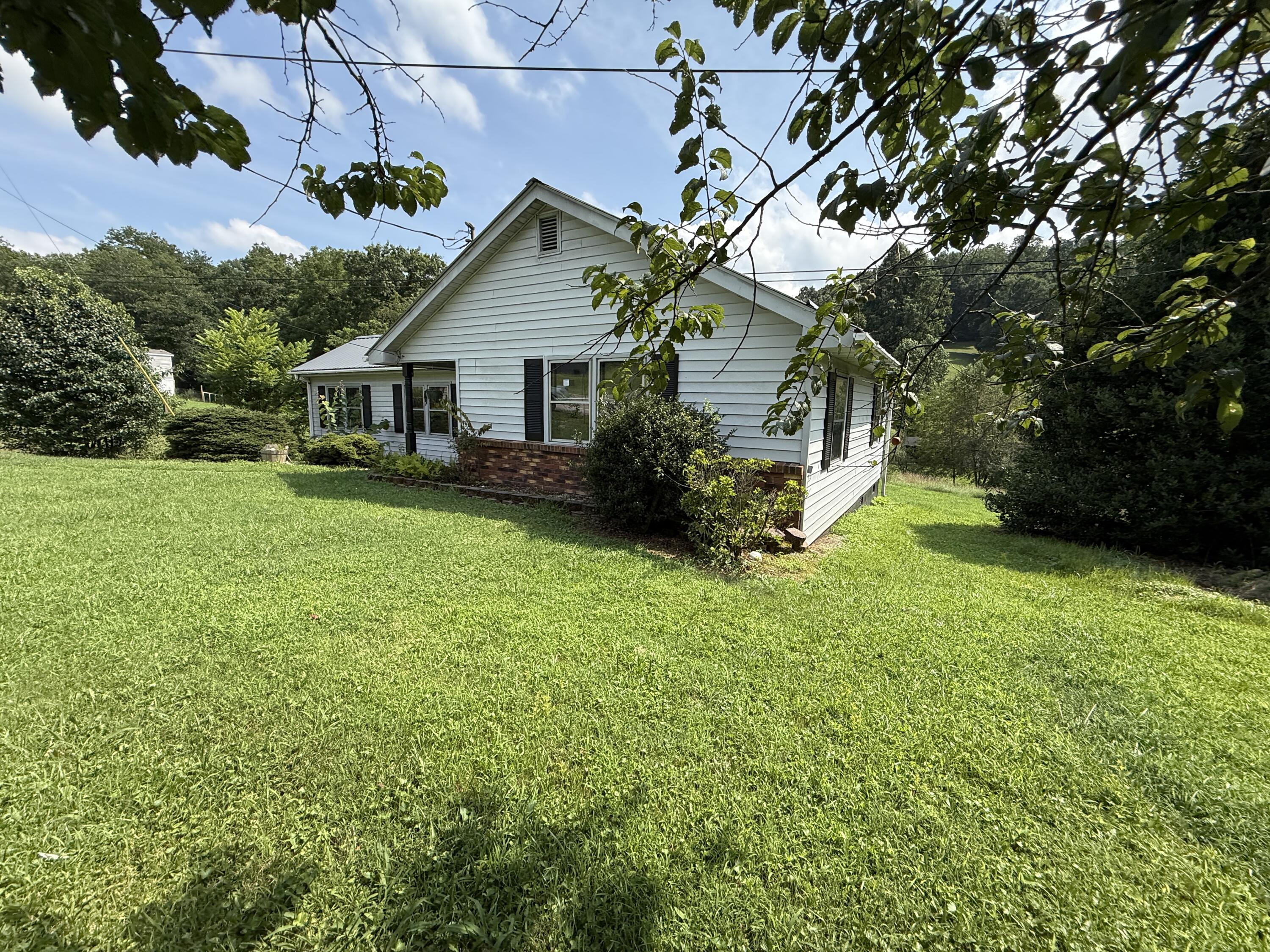 2526 S Hwy 421 Property Photo 3