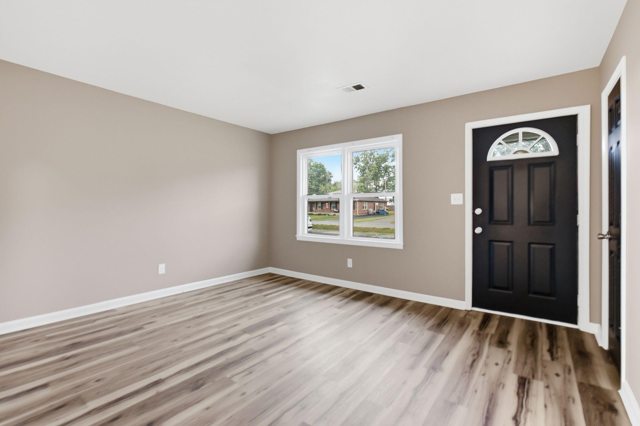 737 Greenbriar Drive Property Photo 8