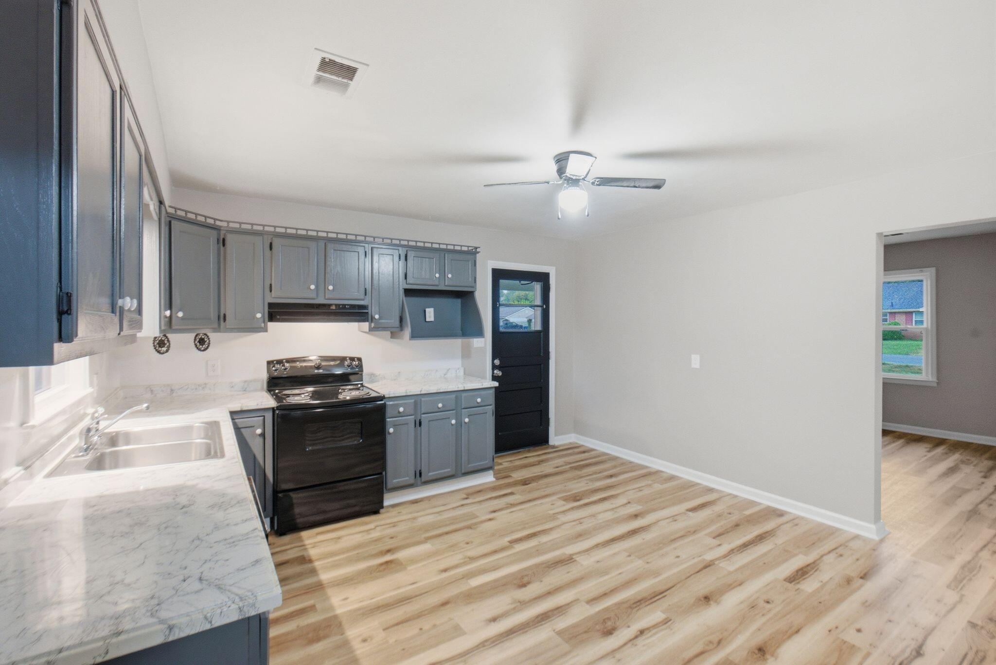737 Greenbriar Drive Property Photo 11