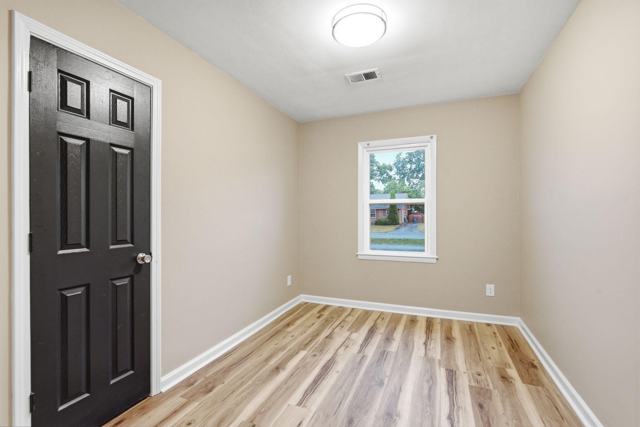 737 Greenbriar Drive Property Photo 15
