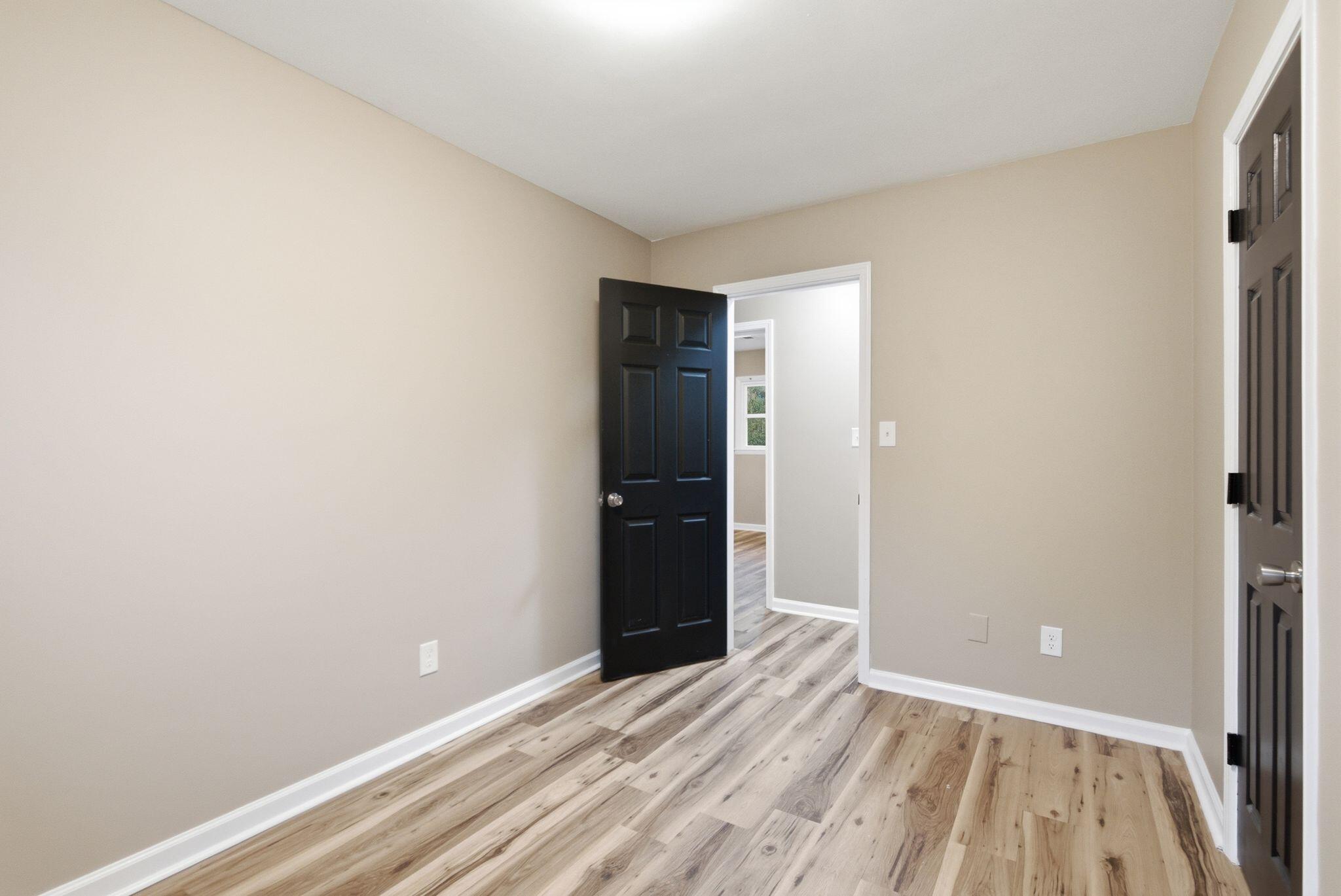 737 Greenbriar Drive Property Photo 16