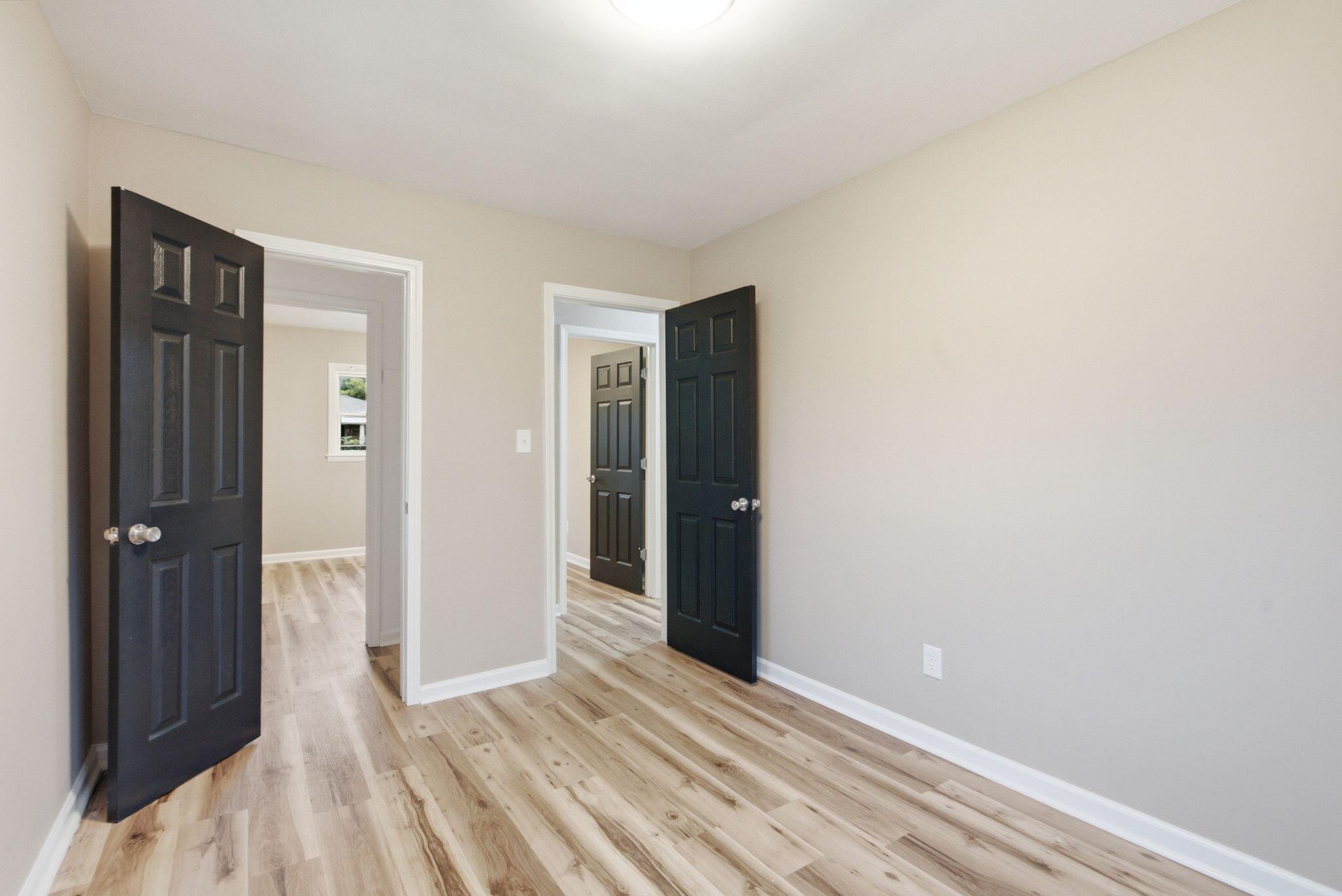 737 Greenbriar Drive Property Photo 20